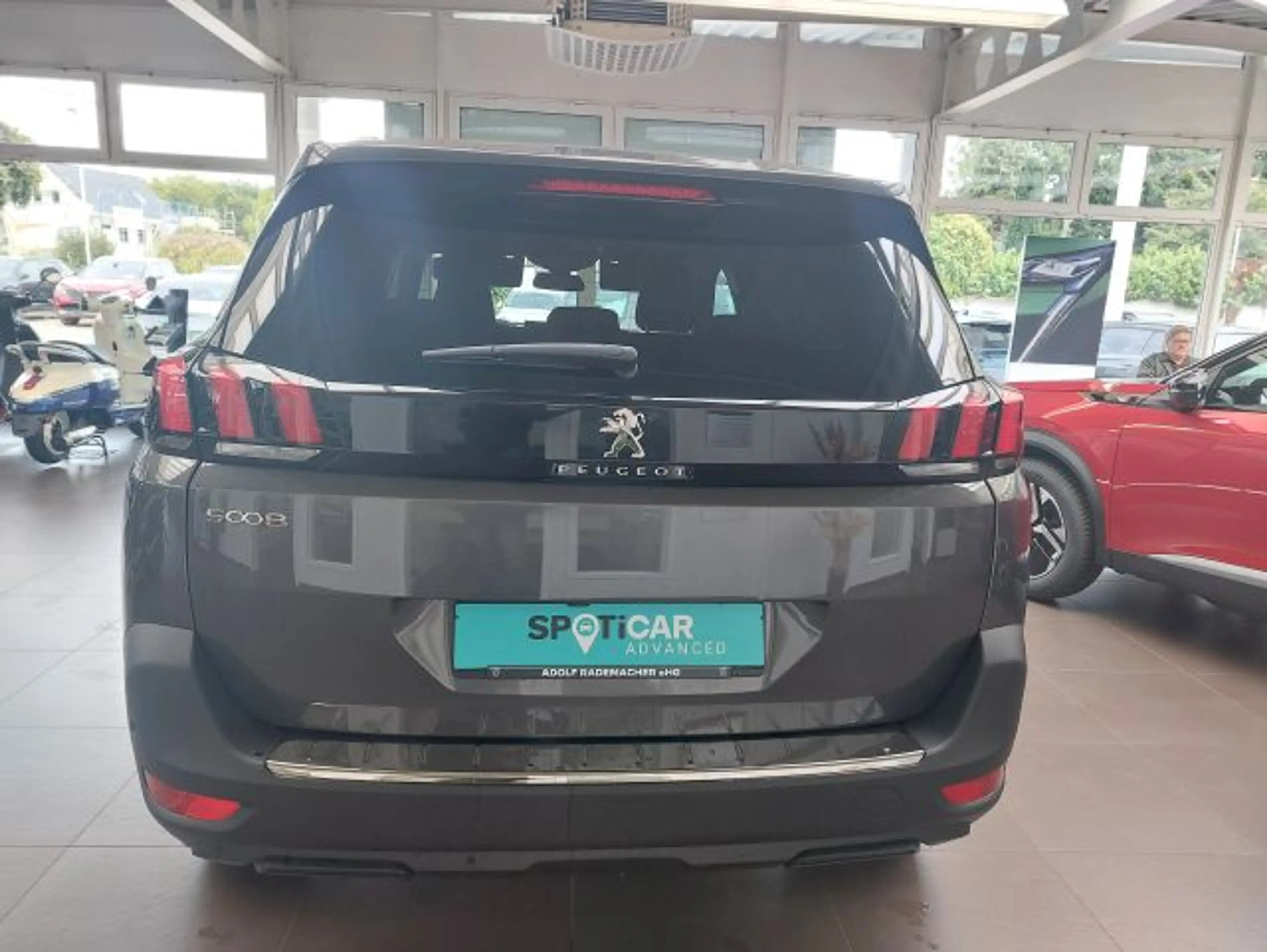 Peugeot 5008 PureTech 130 EAT8 Stop & Start Allure Pack — photo 12