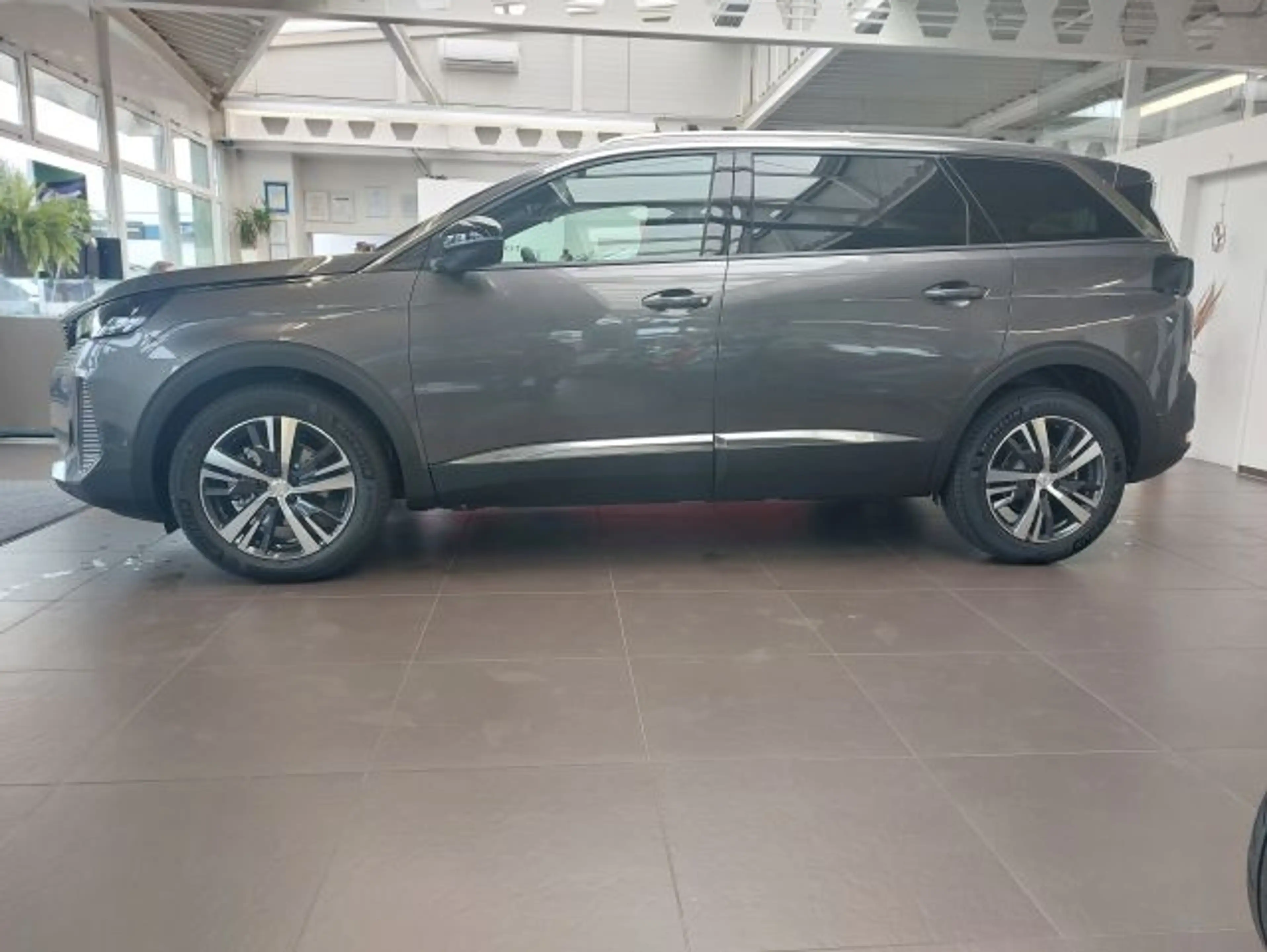 Peugeot 5008 PureTech 130 EAT8 Stop & Start Allure Pack — photo 8
