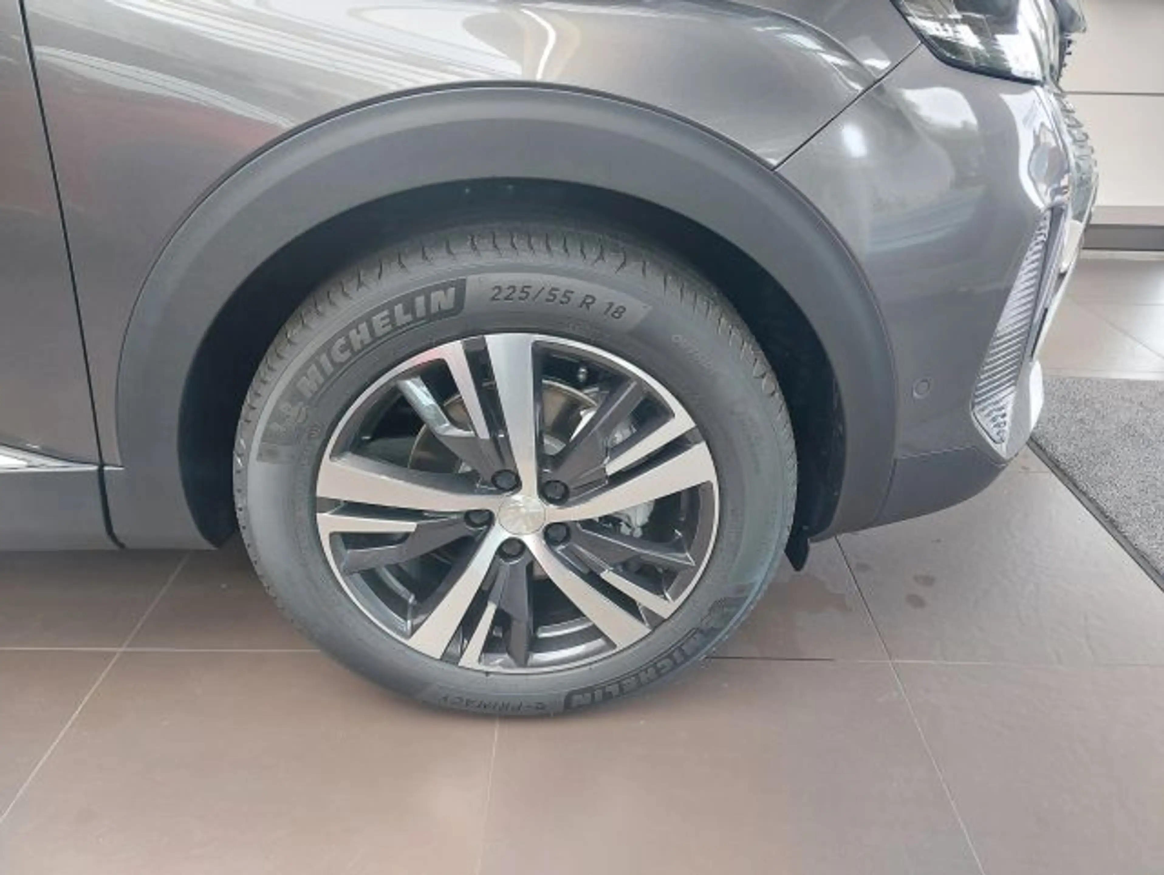 Peugeot 5008 PureTech 130 EAT8 Stop & Start Allure Pack — photo 9