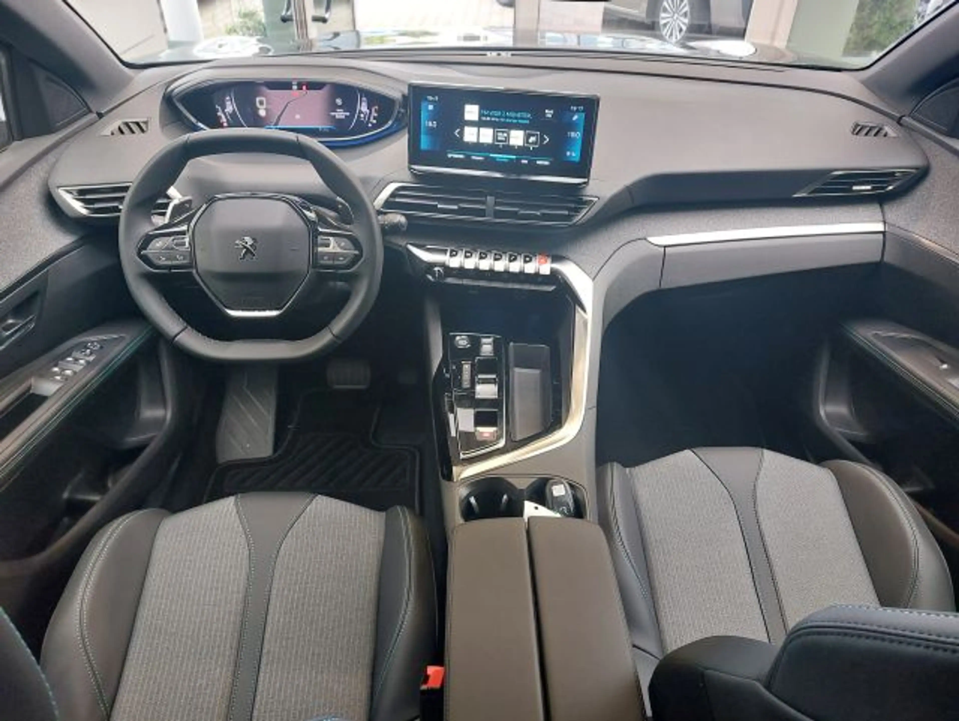Peugeot 5008 PureTech 130 EAT8 Stop & Start Allure Pack — photo 3