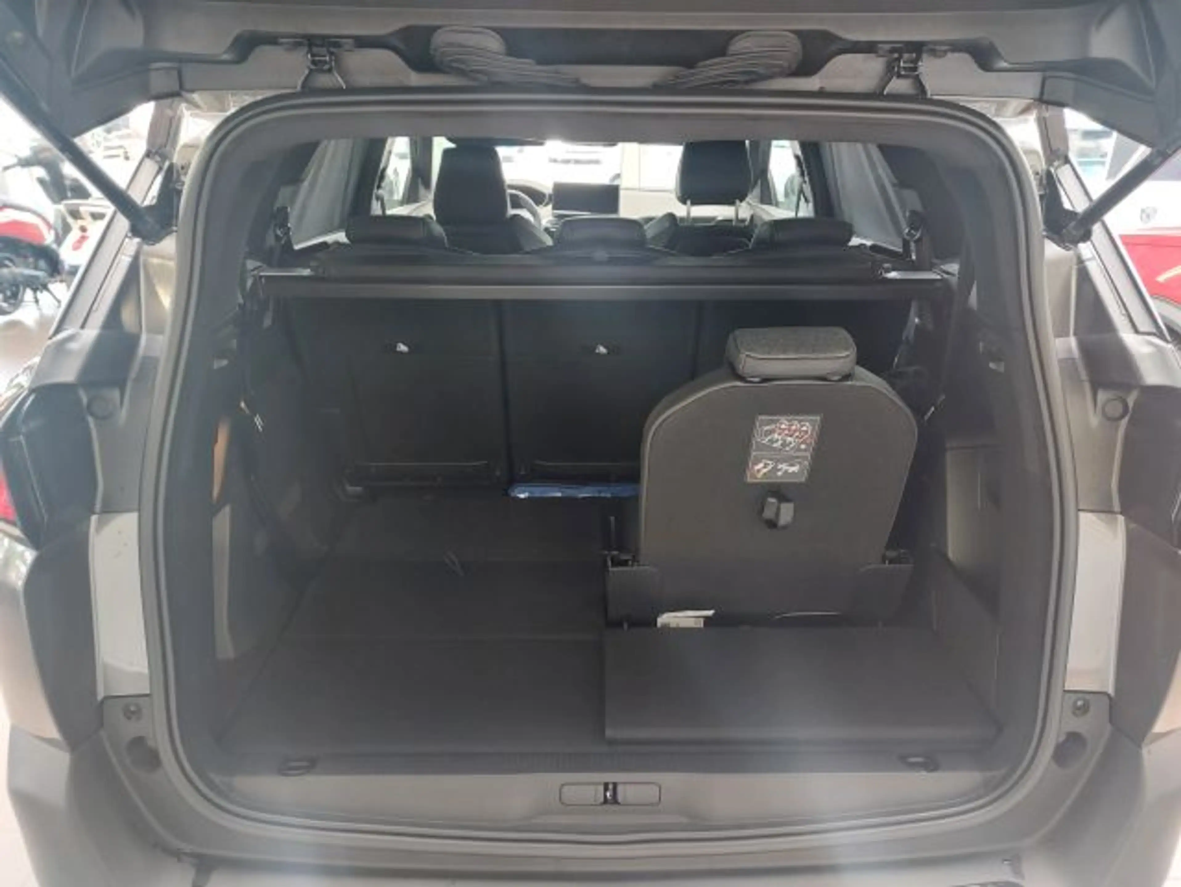 Peugeot 5008 PureTech 130 EAT8 Stop & Start Allure Pack — photo 4