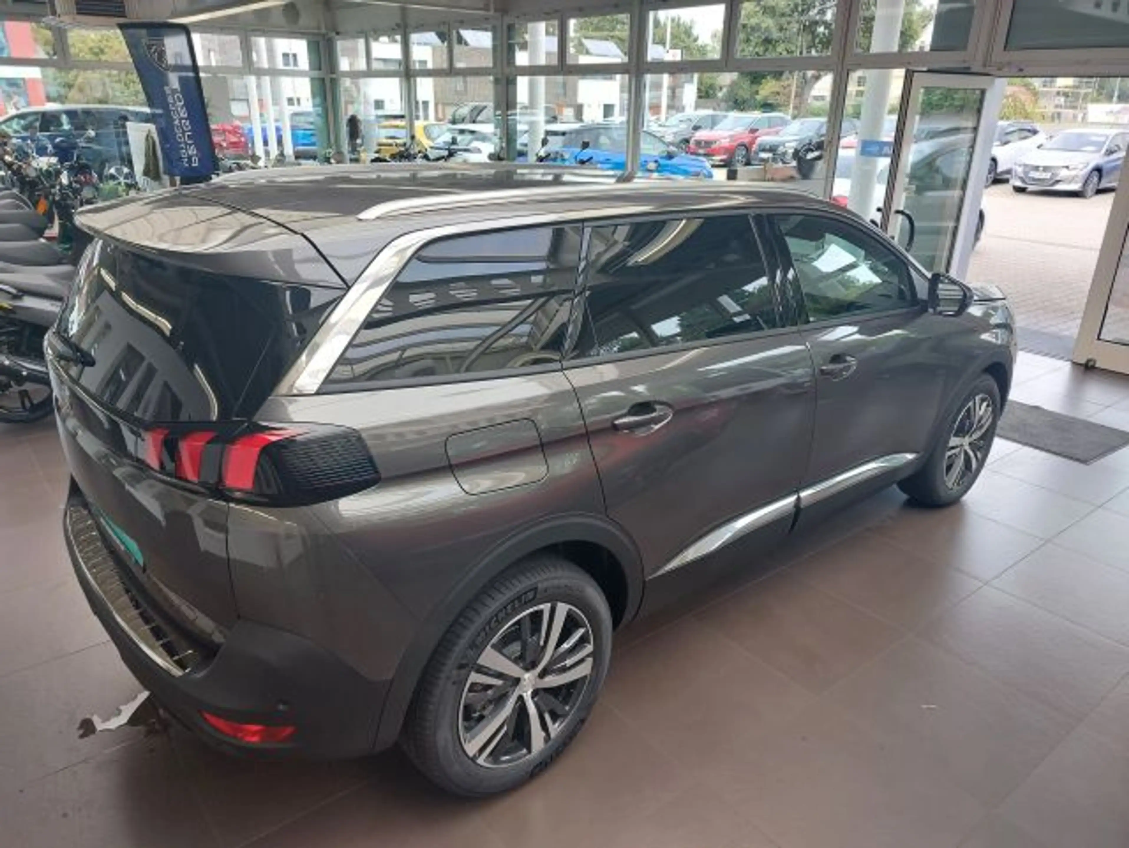 Peugeot 5008 PureTech 130 EAT8 Stop & Start Allure Pack — photo 2