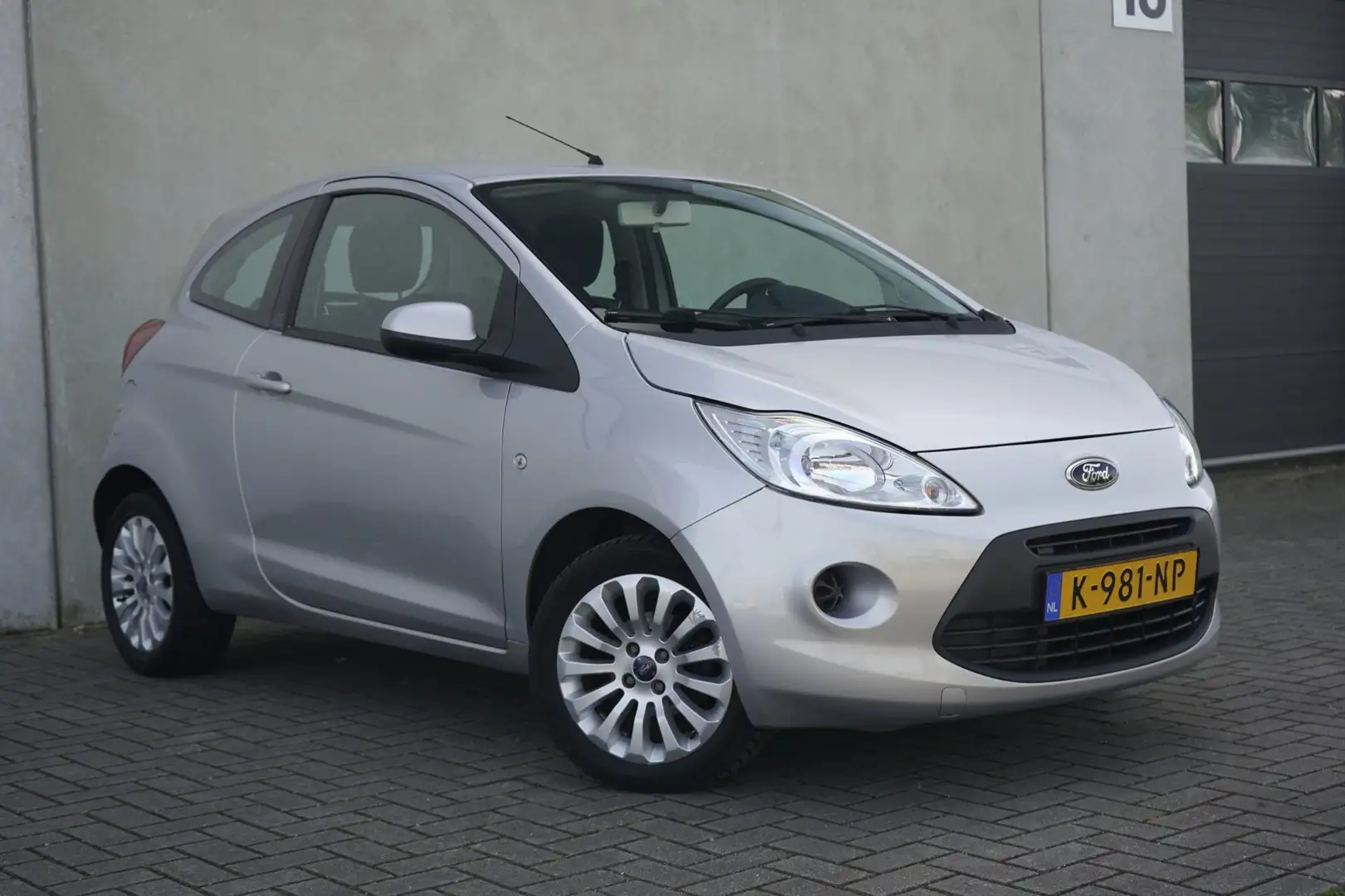 Ford Ka/Ka+ 1.2 Cool&Sound, Airco, Lm velgen, NAP Grijs - 2