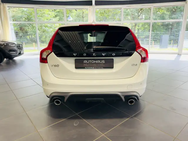 Volvo V60 view 5