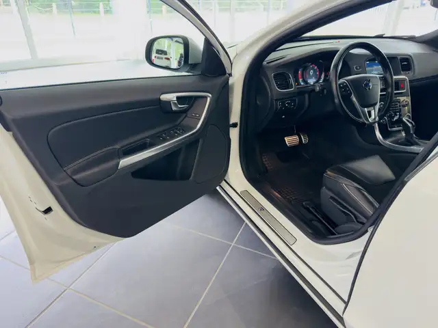 Volvo V60 view 9