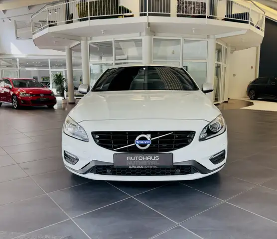 Volvo V60 view 2