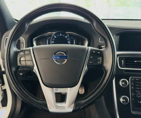 Volvo V60 view 11