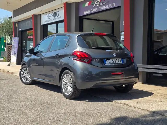 Peugeot 208 view 8