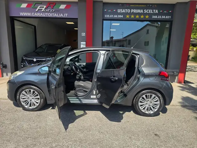 Peugeot 208 view 2