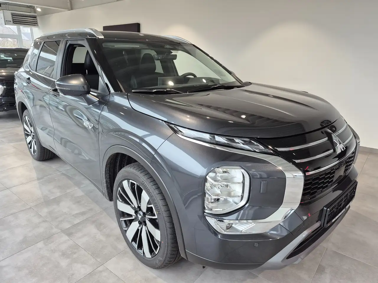 Mitsubishi Outlander 2025