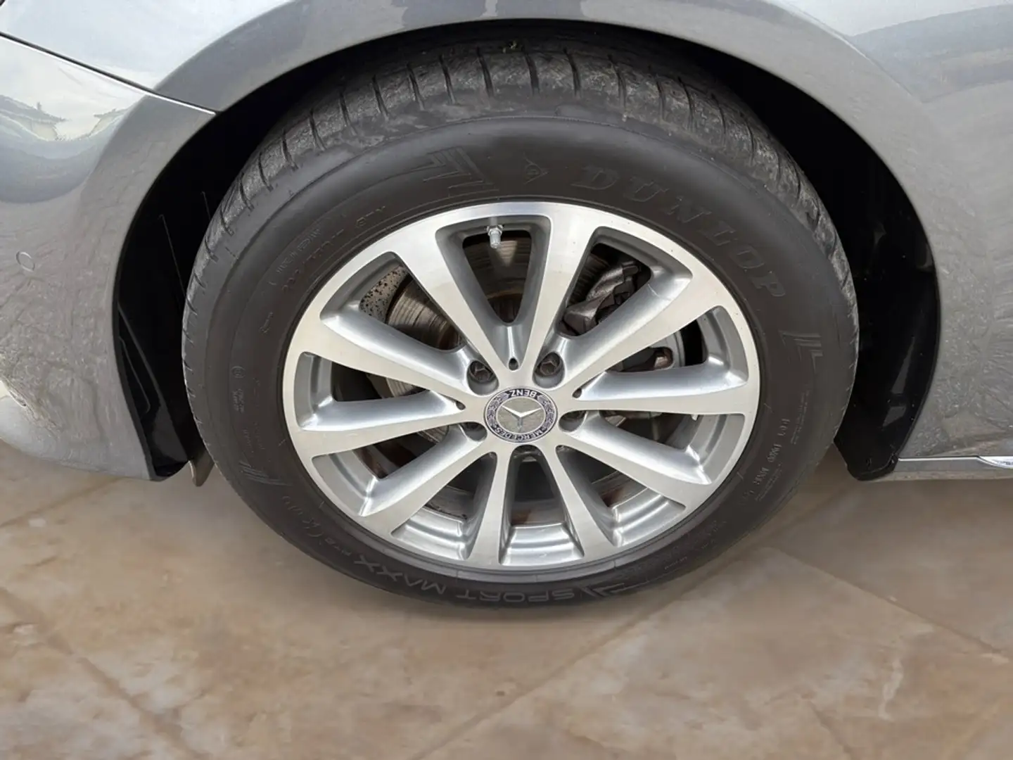 Mercedes-Benz E 200 d 9G-TRONIC Avantgarde LED + RFK + GARANTIE Grau - 2