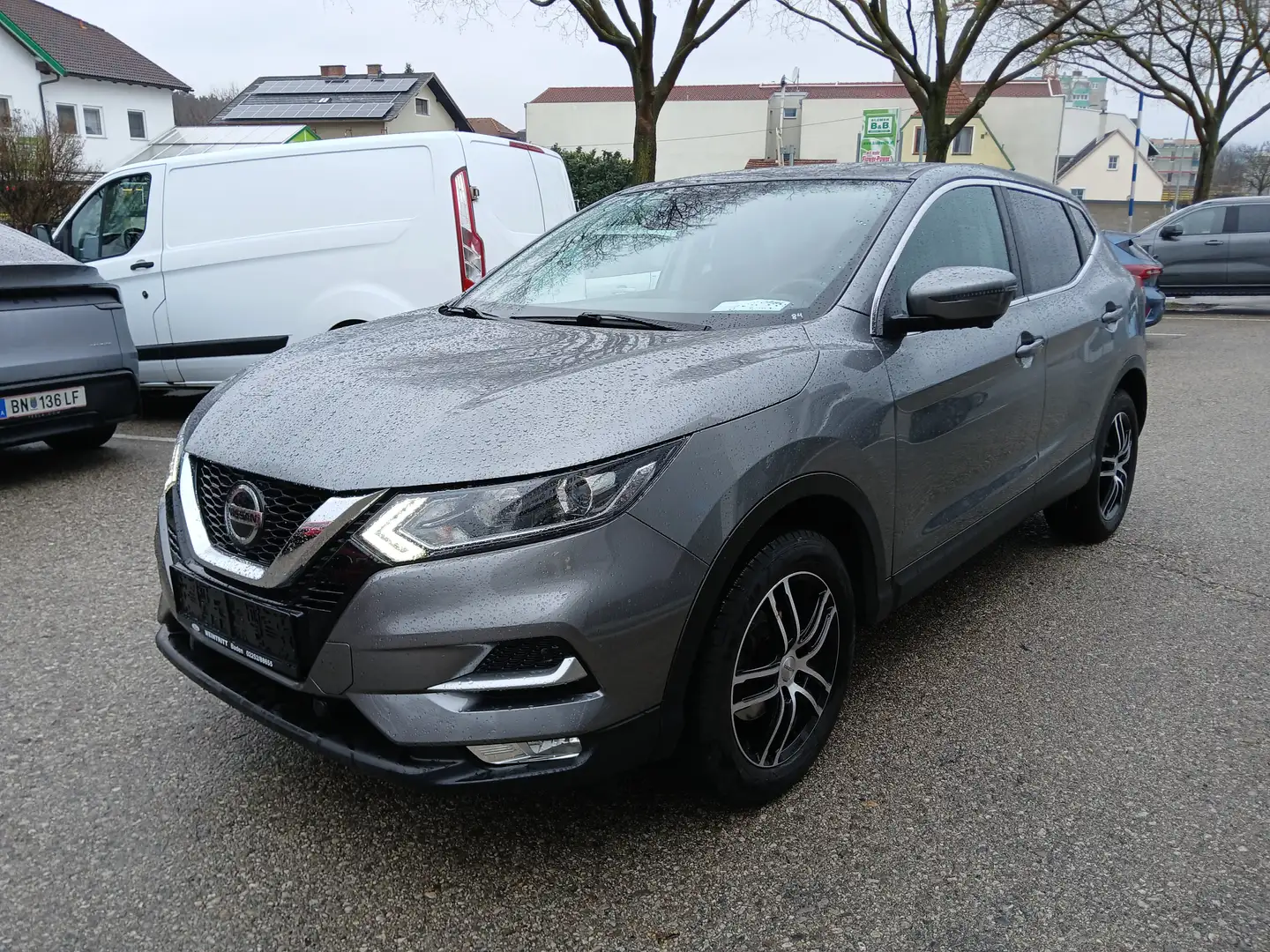 Nissan Qashqai 1,3 DIG-T N-Connecta Automatik Silber - 1