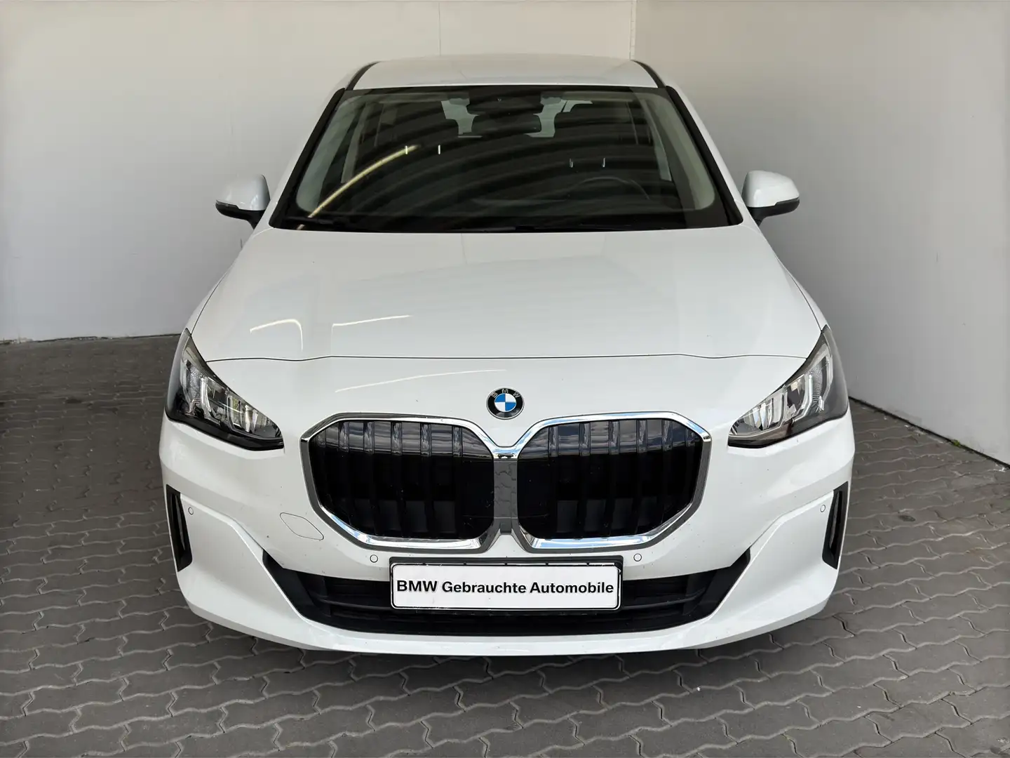 BMW 218 i Active Tourer Navi.LED.RüKam.AHK.DAB.AppleC Weiß - 1