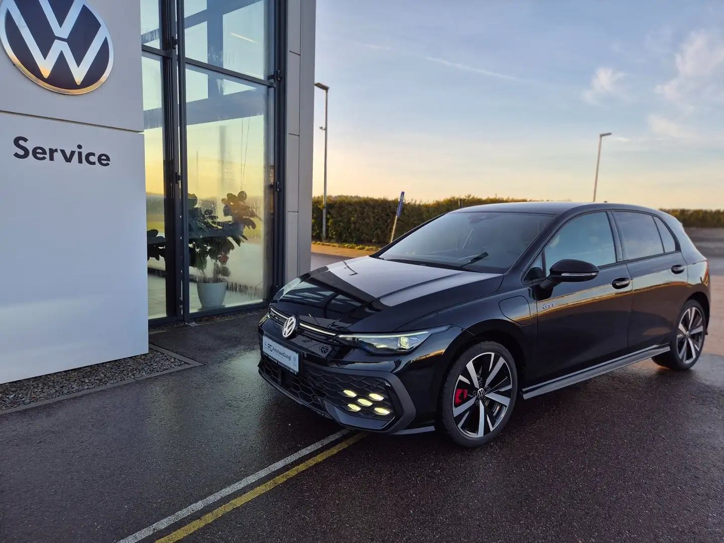 Volkswagen Golf GTE 1.5 TSI 272 PS AHK/SHZ/60M Gar. Schwarz - 1