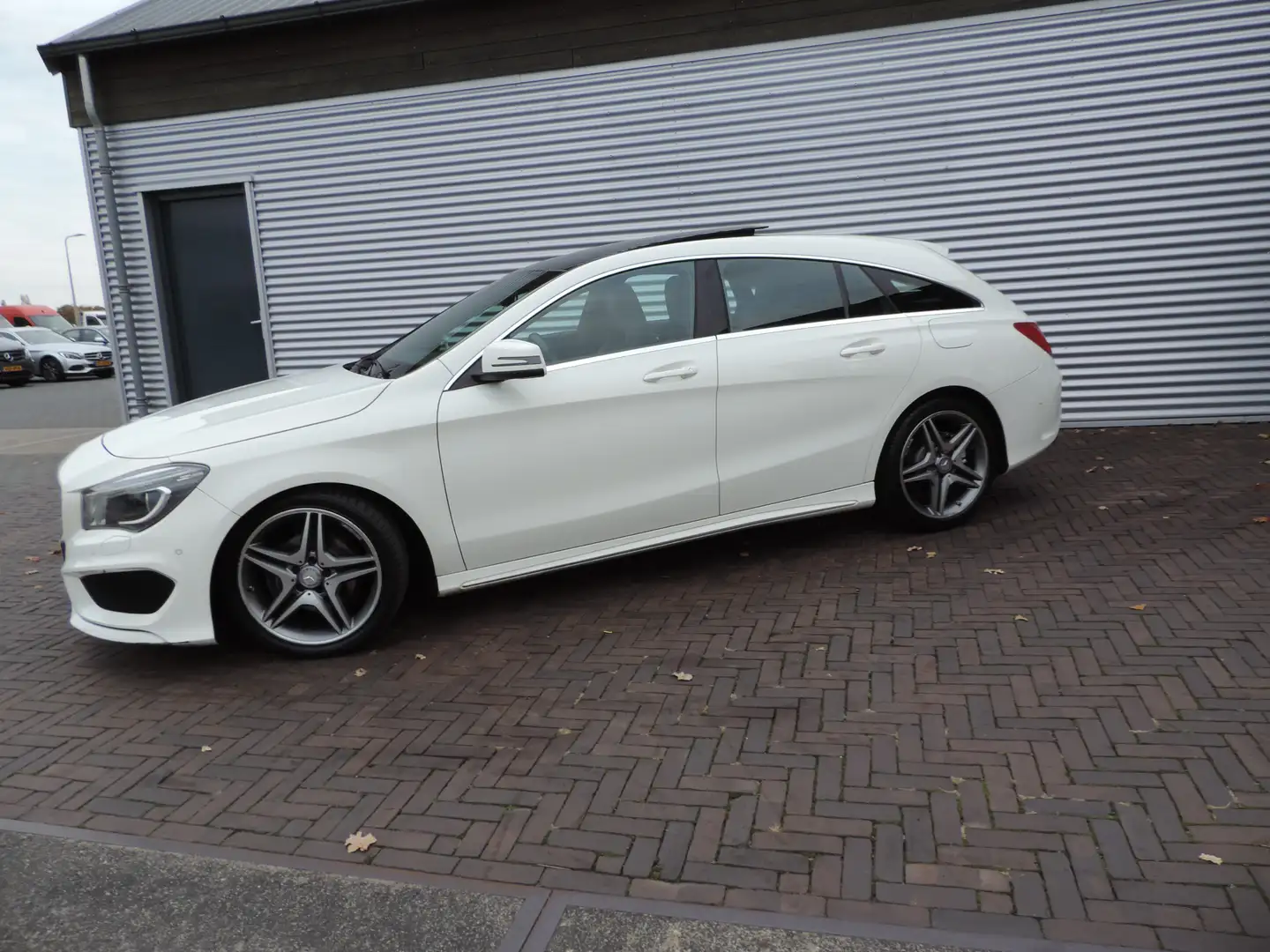 Mercedes-Benz CLA 180 Shooting Brake Ambition amg panoramadak Wit - 2