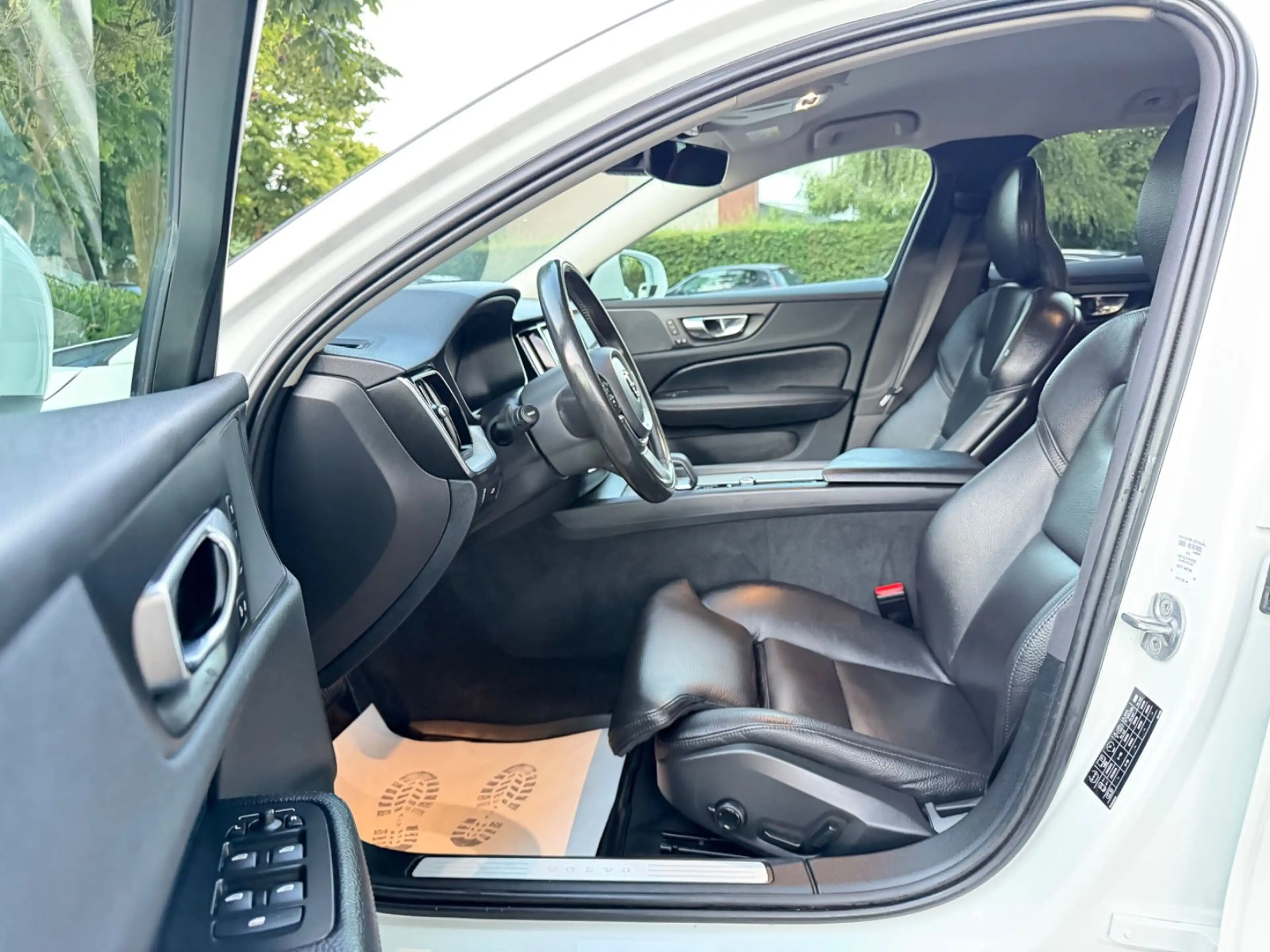 Volvo V60 Cross Country AWD*AUTOMATIK*LEDER*LED*KAMERA — photo 12