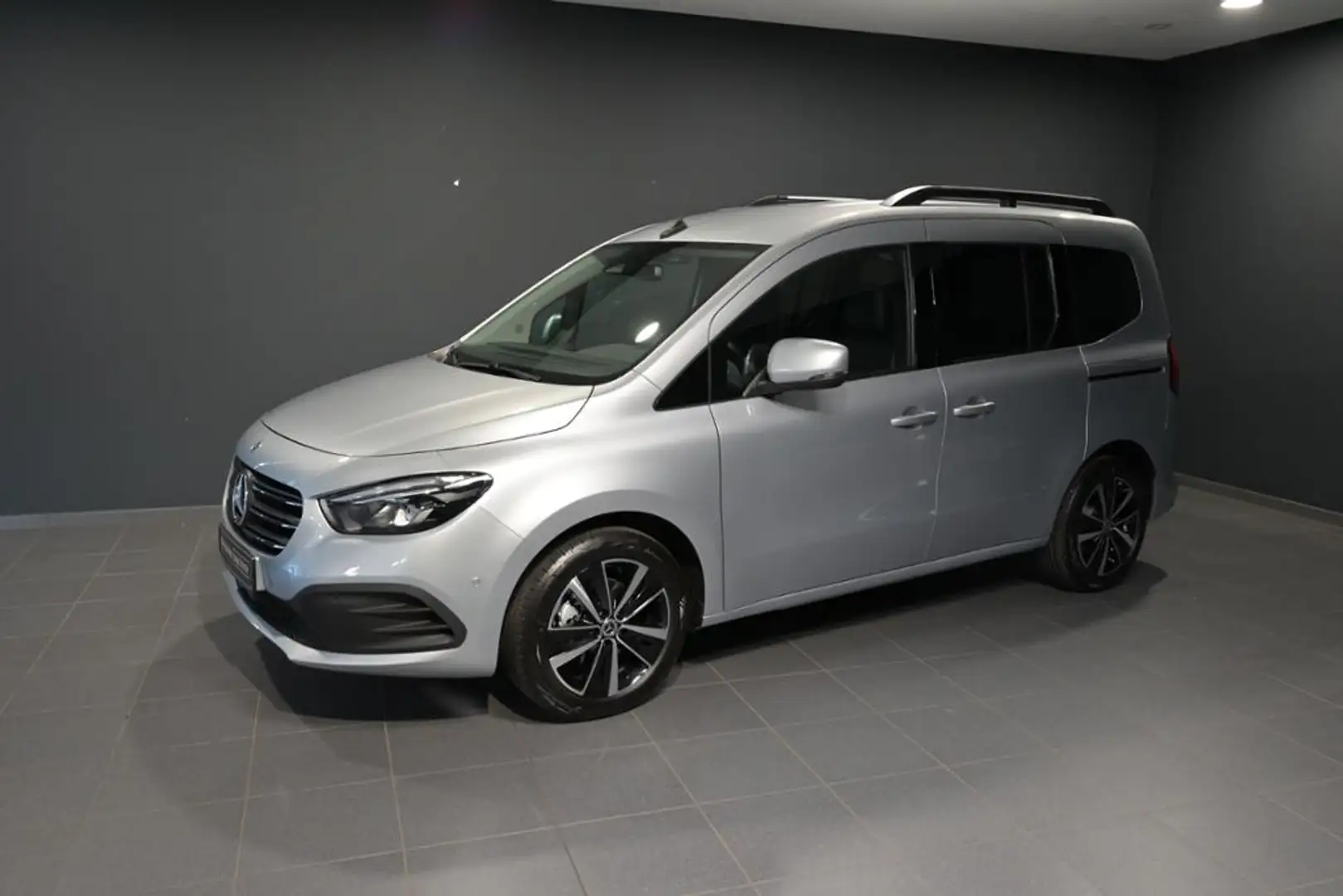 Mercedes-Benz T-Class T 180 d PROGRESSIVE NAVI Klima LED Kamera Tempomat Срібний - 1