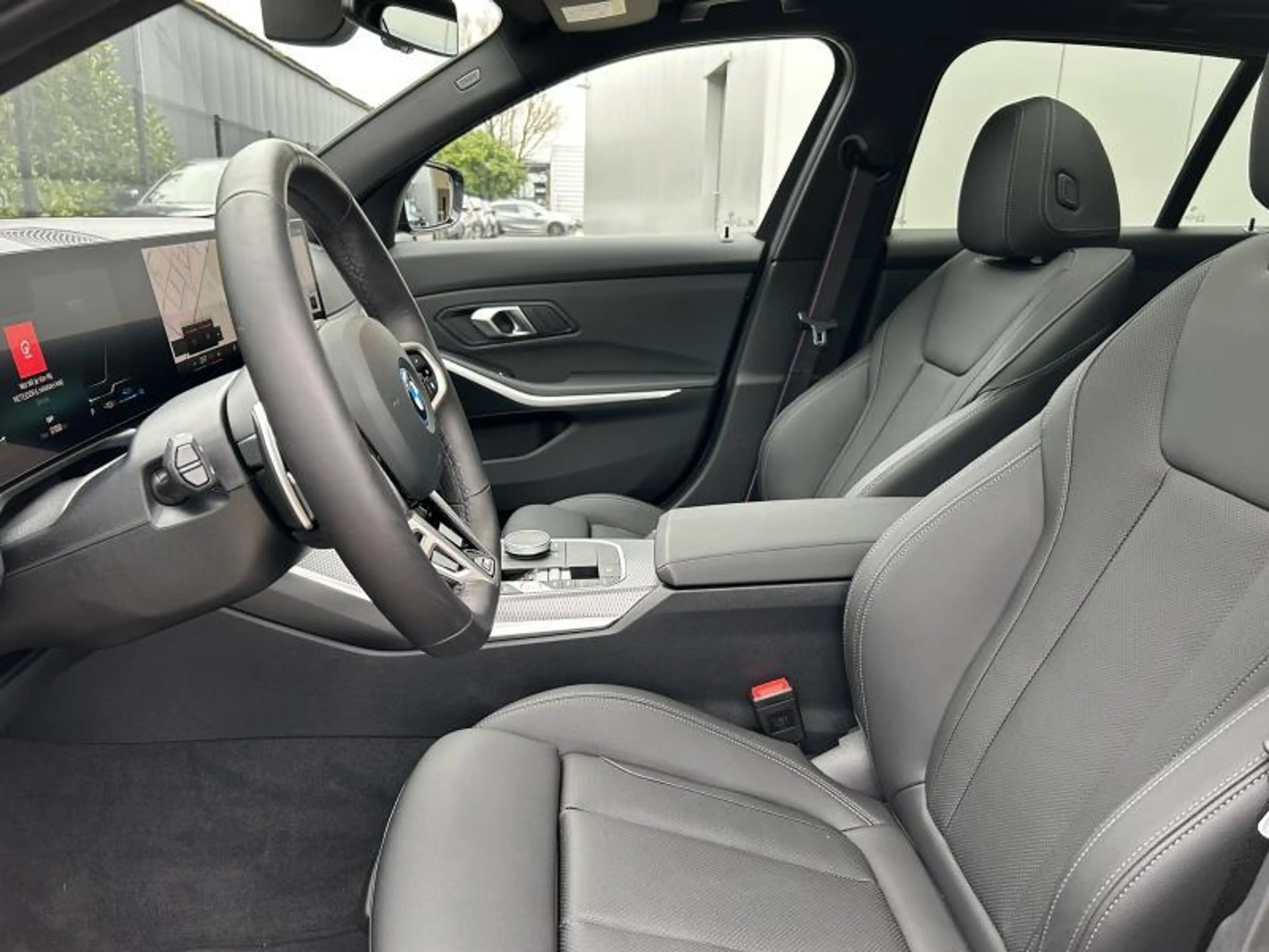 BMW 330 Touring — photo 7