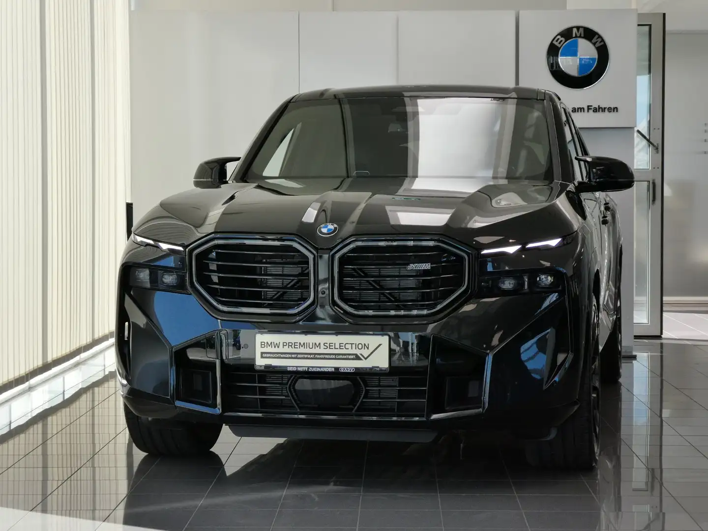 BMW XM 50e M-Sportpaket Pro Schwarz - 2