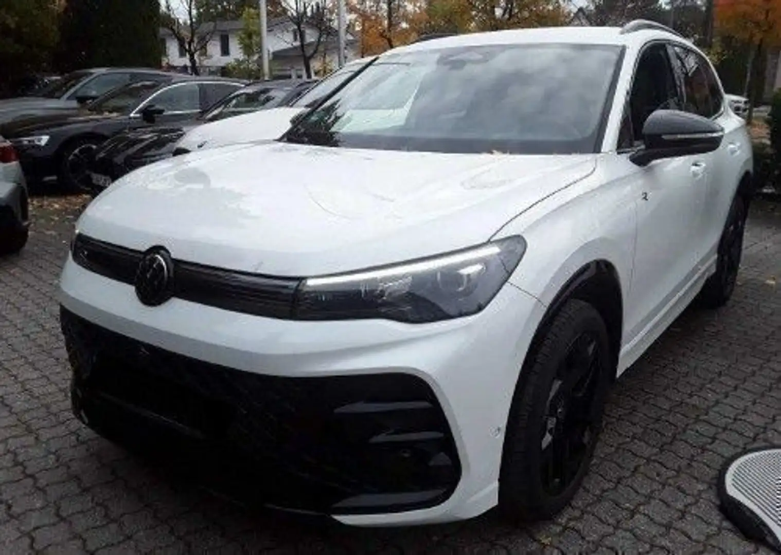 Volkswagen Tiguan 2.0 TDI DSG 4Motion R-Line BlackStyle AHK Weiß - 2