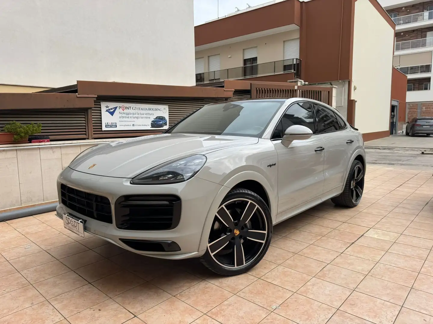 Porsche Cayenne Coupe 3.0 e-hybrid  tiptronic Gris - 1