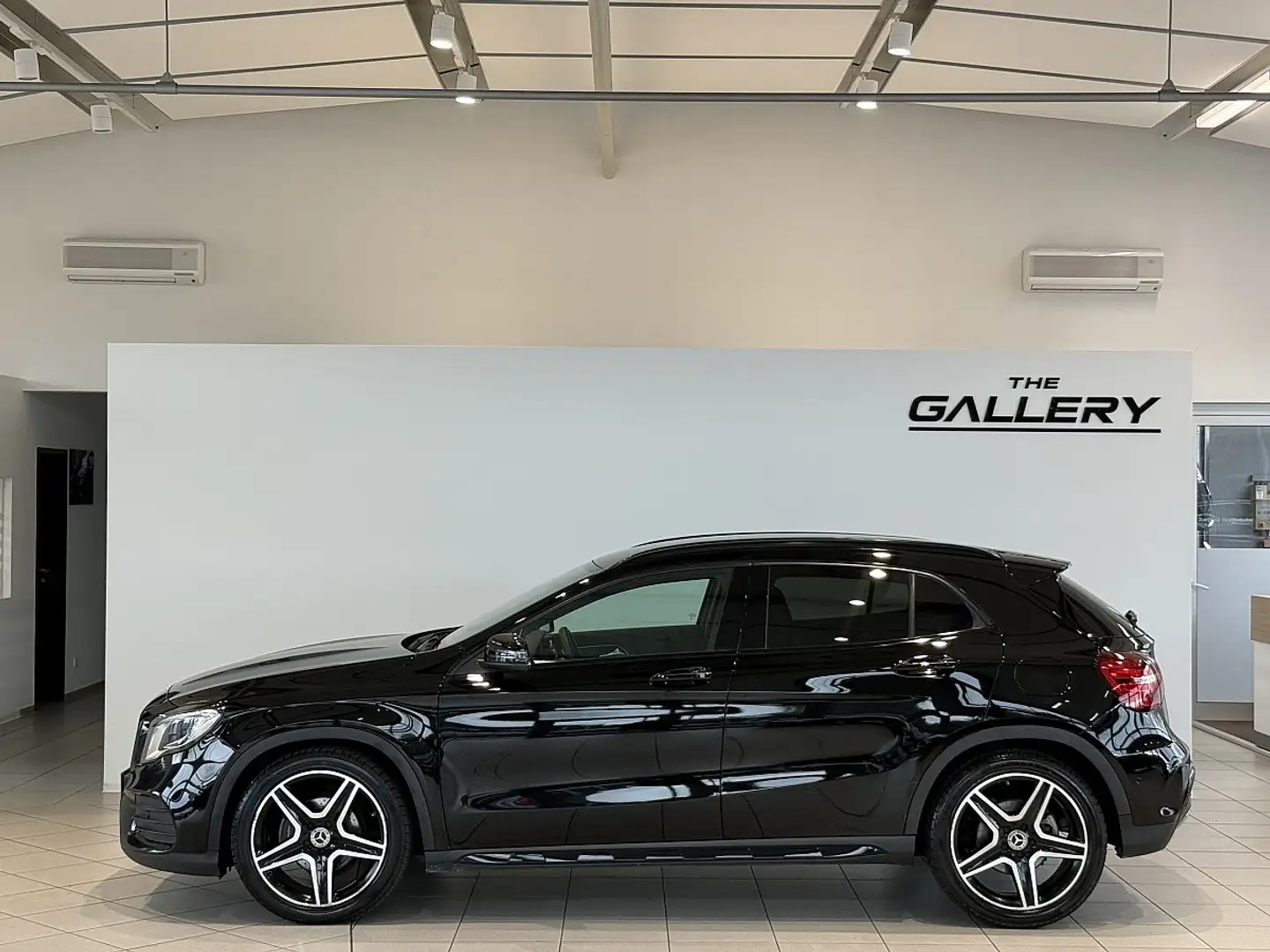 Mercedes-Benz GLA 200 AMG-Line Aut.*Night-Paket*Kamera*Keyless*LED Noir - 1