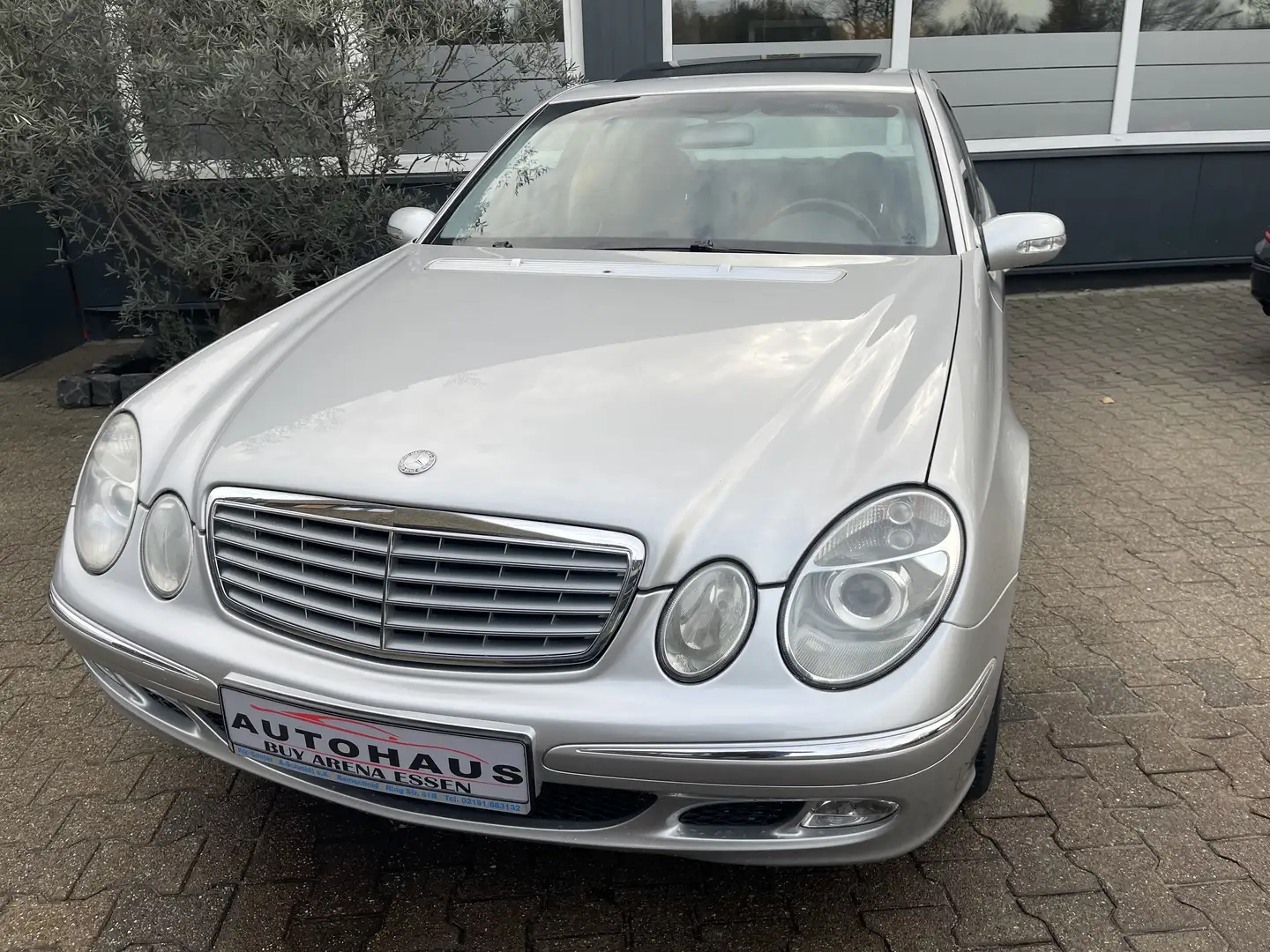 Mercedes-Benz E 240 V6 Elegance Limousine Voll MB S-Heft Top Gepflegt Grau - 1
