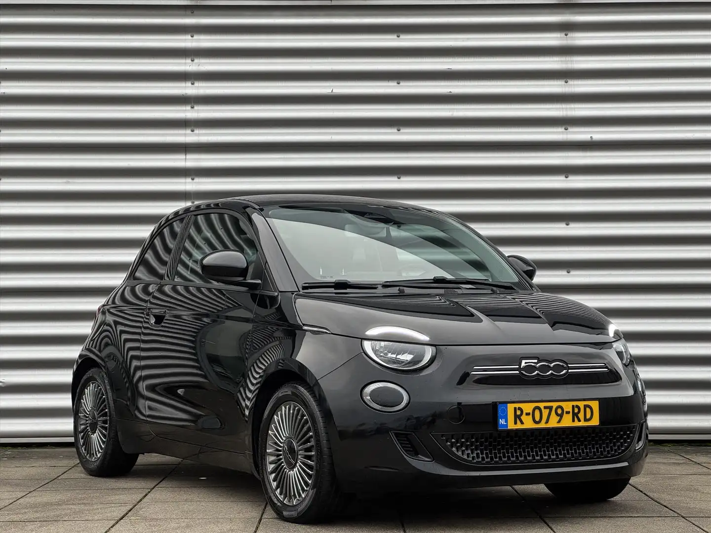 Fiat 500e 42kWh 118pk Automaat Icon Navigatie | Lichtmetalen Negro - 2