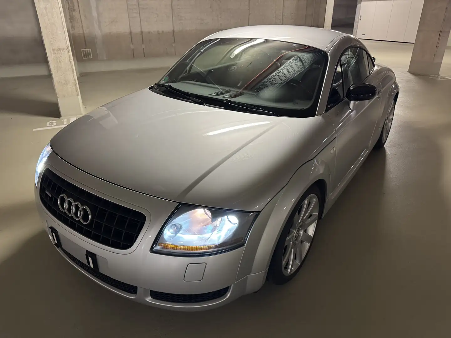 Audi TT Audi TT Coupe Coupe 1.8 T quattro Silber - 2