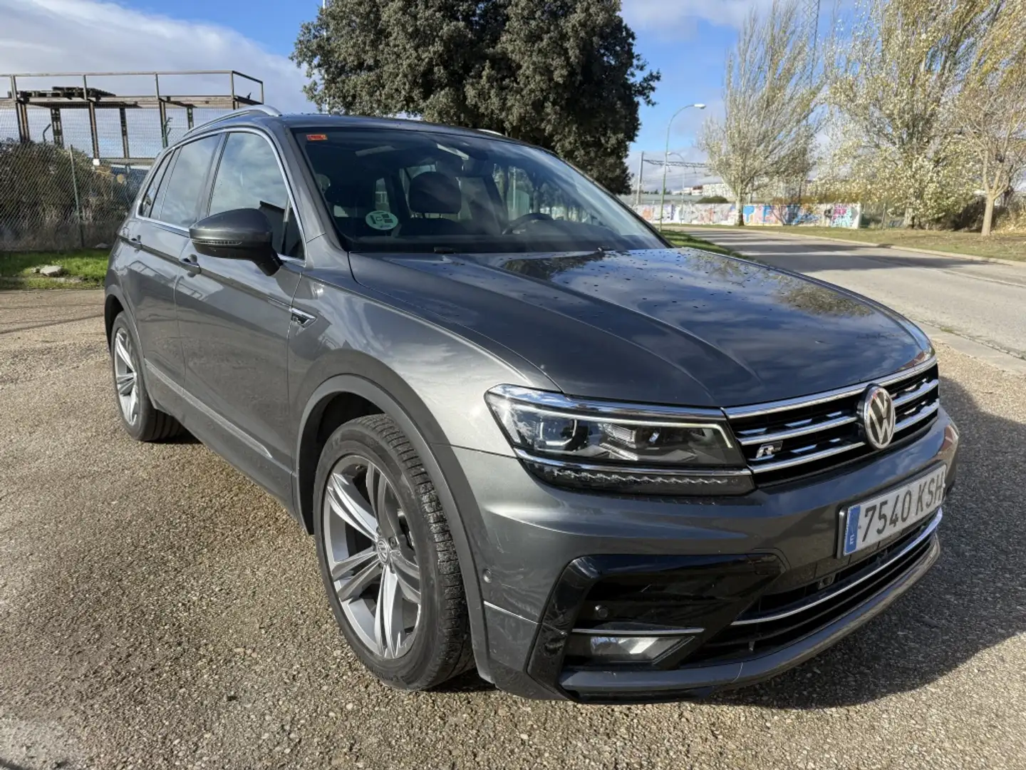 Volkswagen Tiguan Todoterreno Automático de 5 Puertas Gris - 2