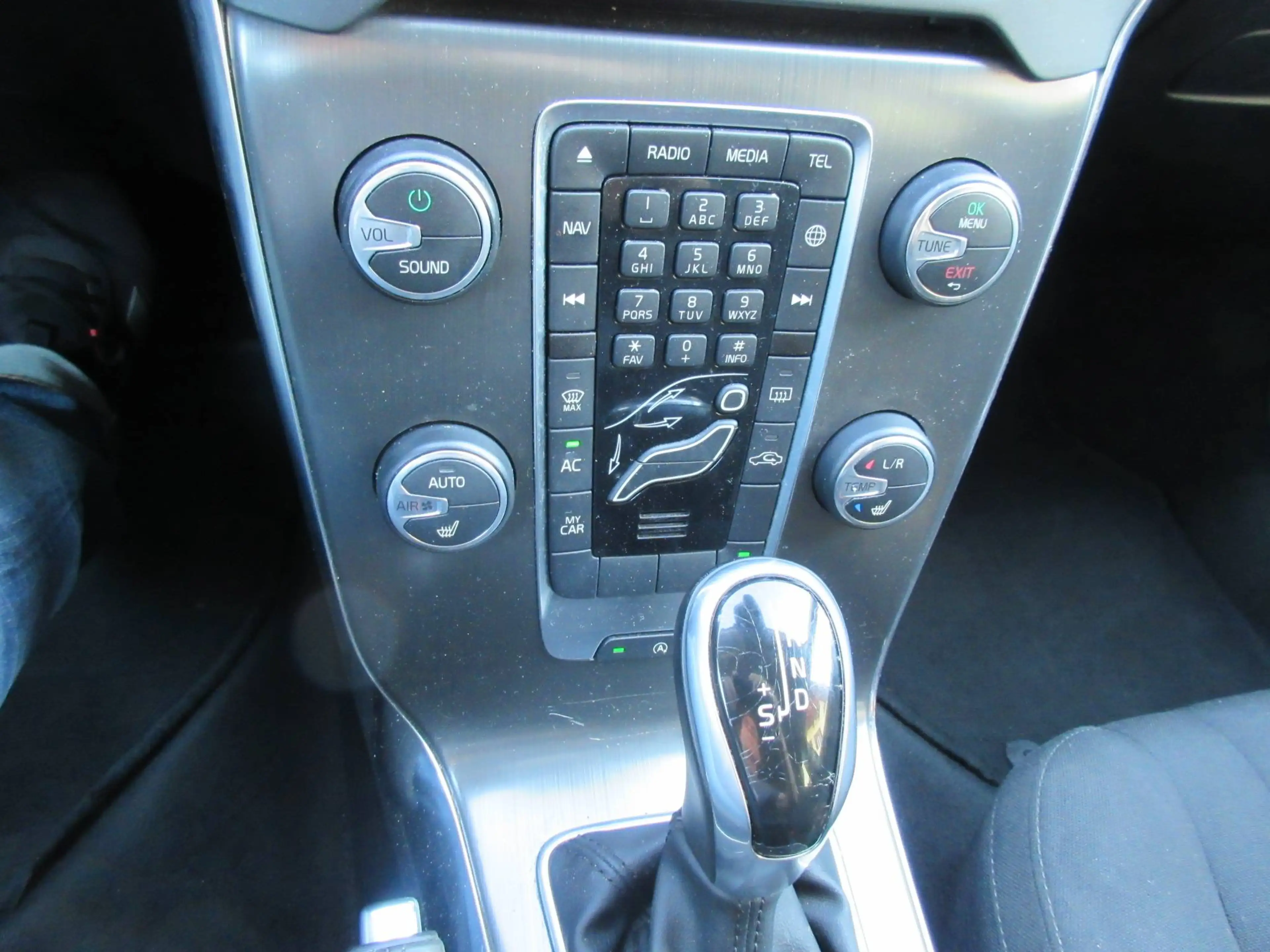 Volvo V40 You! Topp Ausstattung Euro - 5 — photo 13