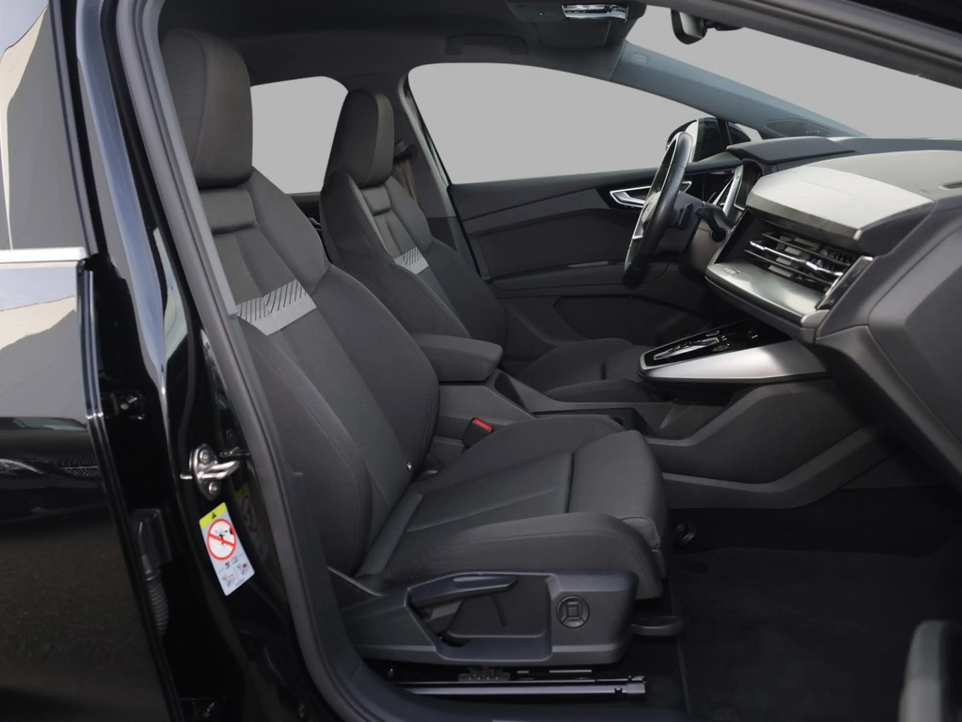 Audi e-tron 150 kW — photo 11