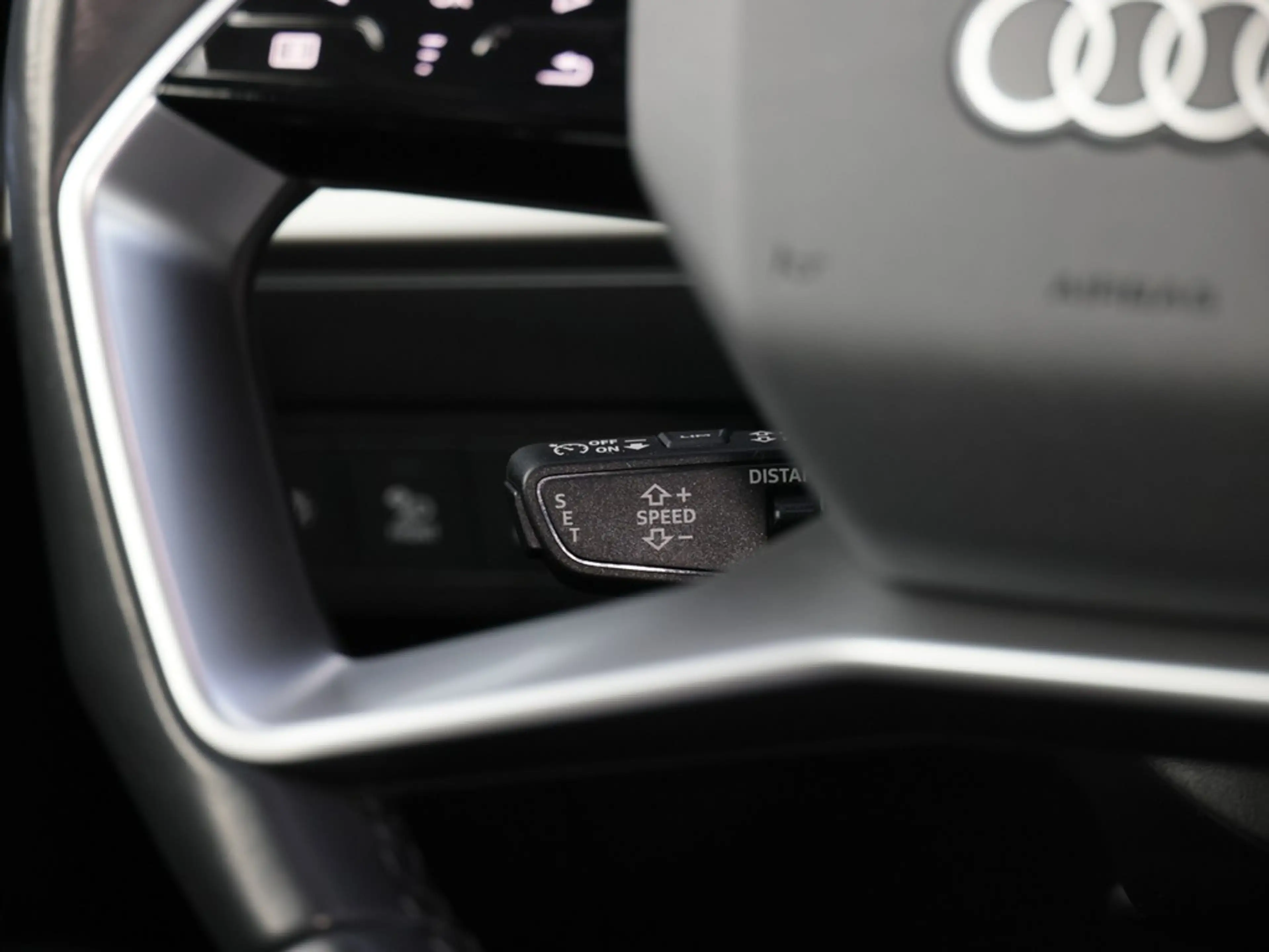 Audi e-tron 150 kW — photo 14
