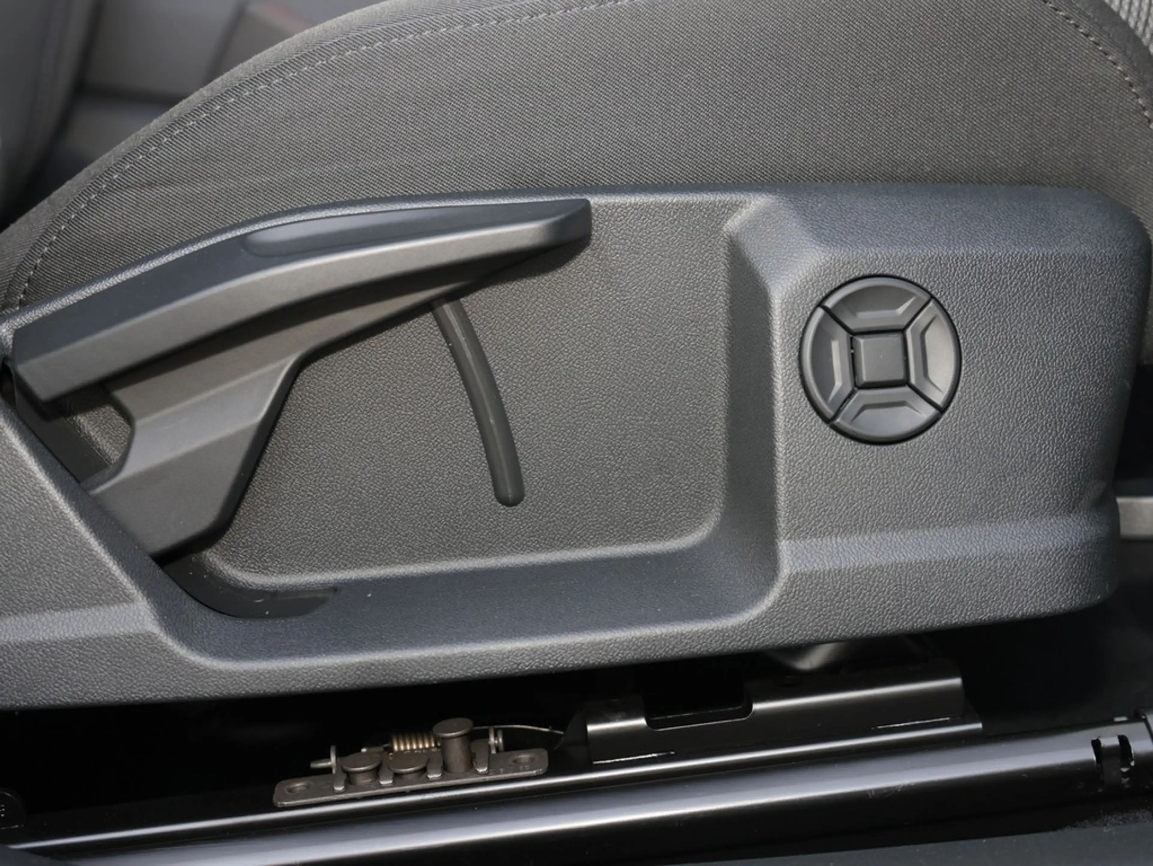 Audi e-tron 150 kW — photo 10