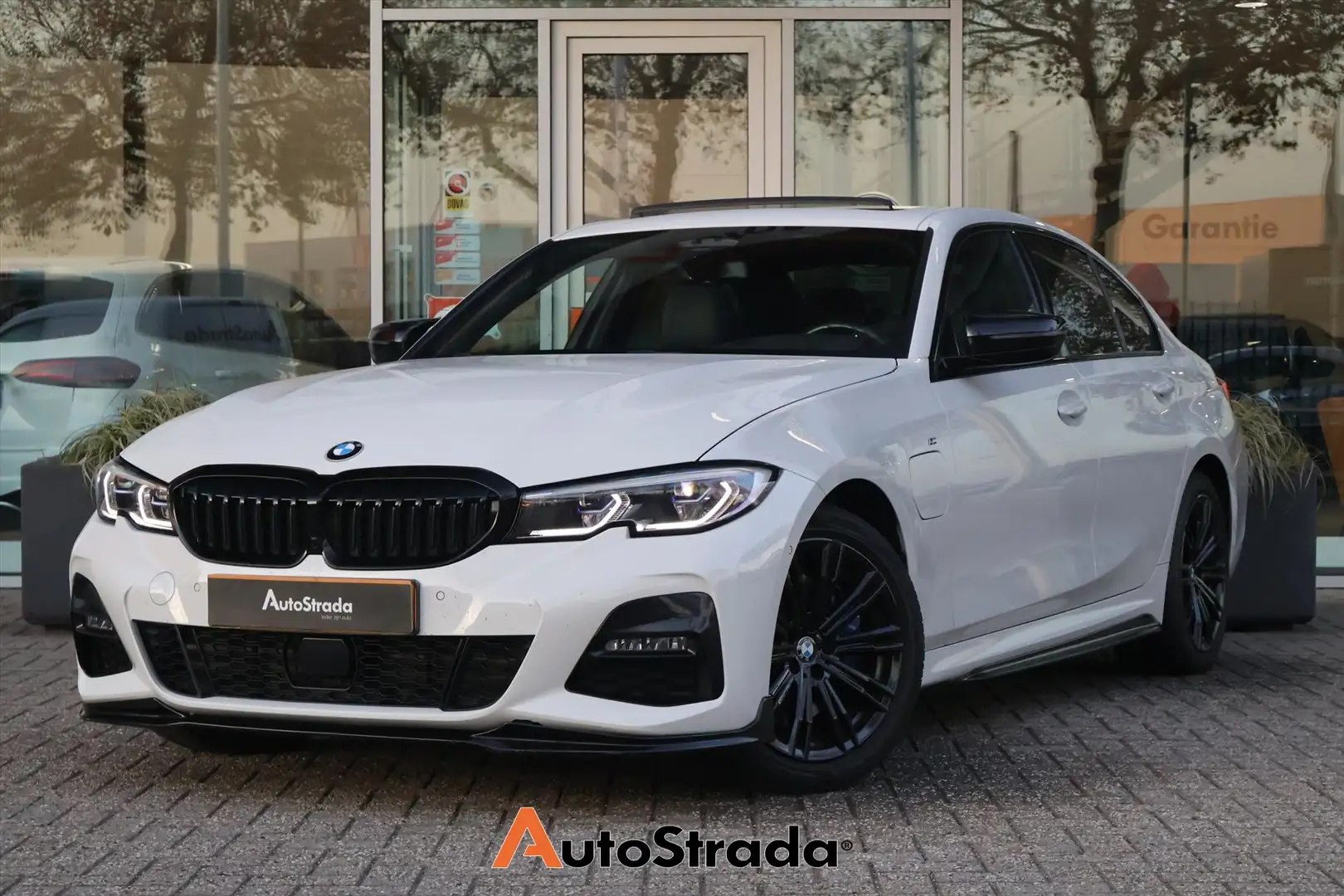 BMW 330 3-Serie (g20) 330e M-Sport 292pk | Pano | Memory | Blanc - 1