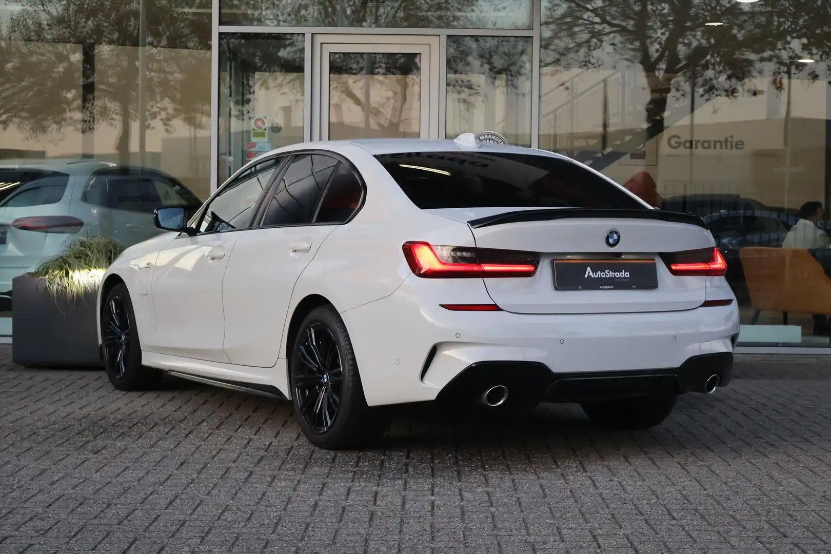 BMW 330 3-Serie (g20) 330e M-Sport 292pk | Pano | Memory | Blanc - 2