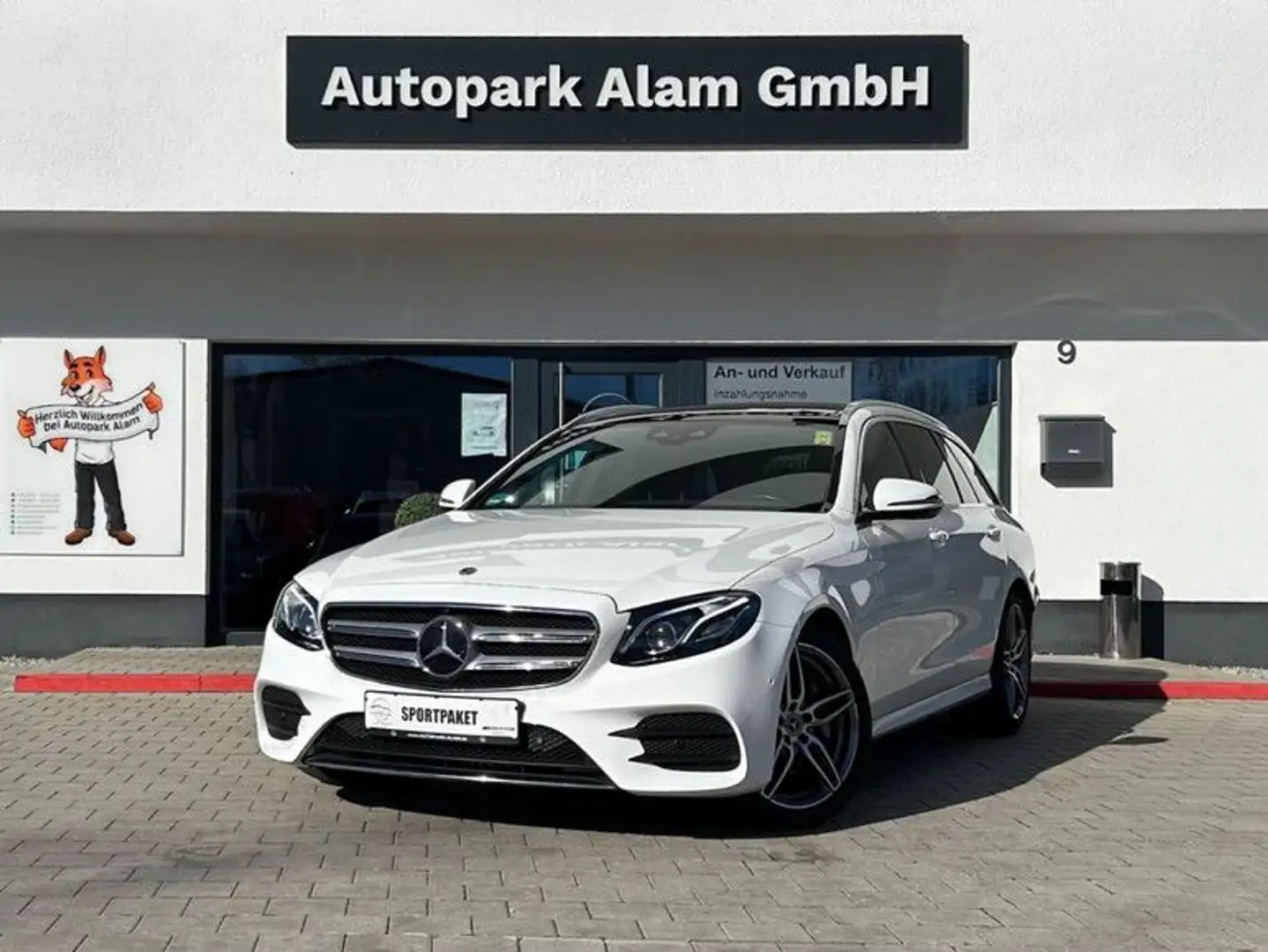 Mercedes-Benz E 400 T-Modell 4Matic AMG Line Pano RFK Sound Weiß - 1