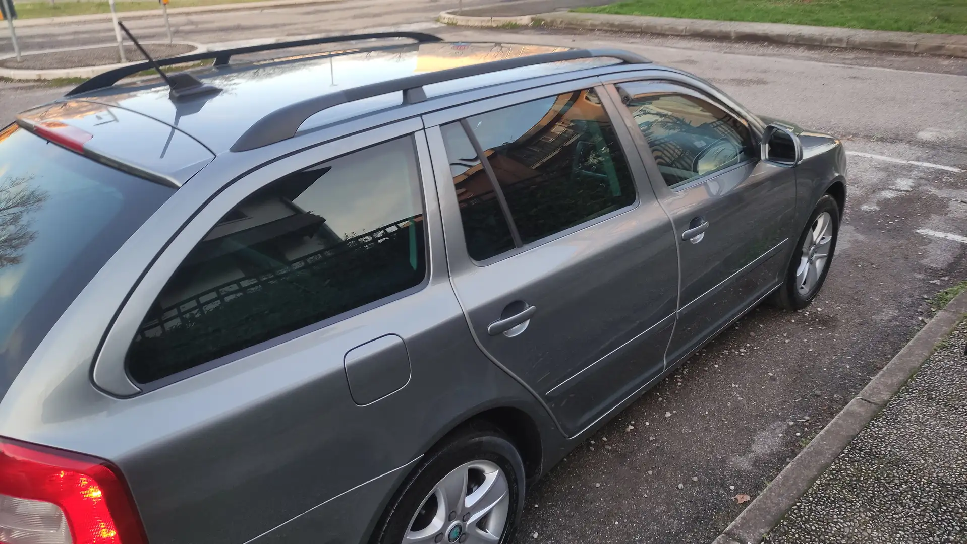 Skoda Octavia Wagon 1.6 tdi cr Active (comfort) - 2