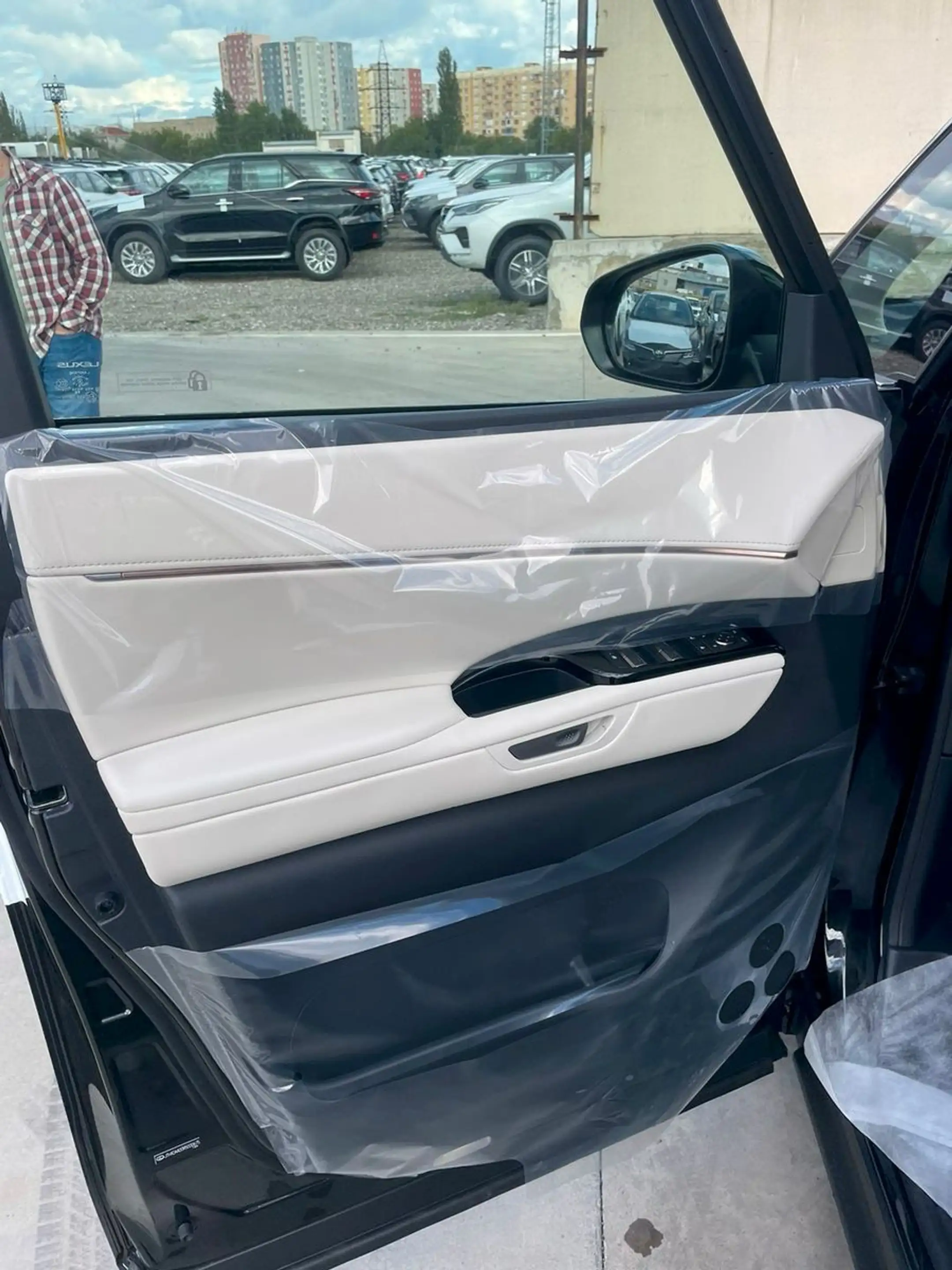 Lexus LM 350h VIP+4SEATS+BEIGE Interior — photo 11