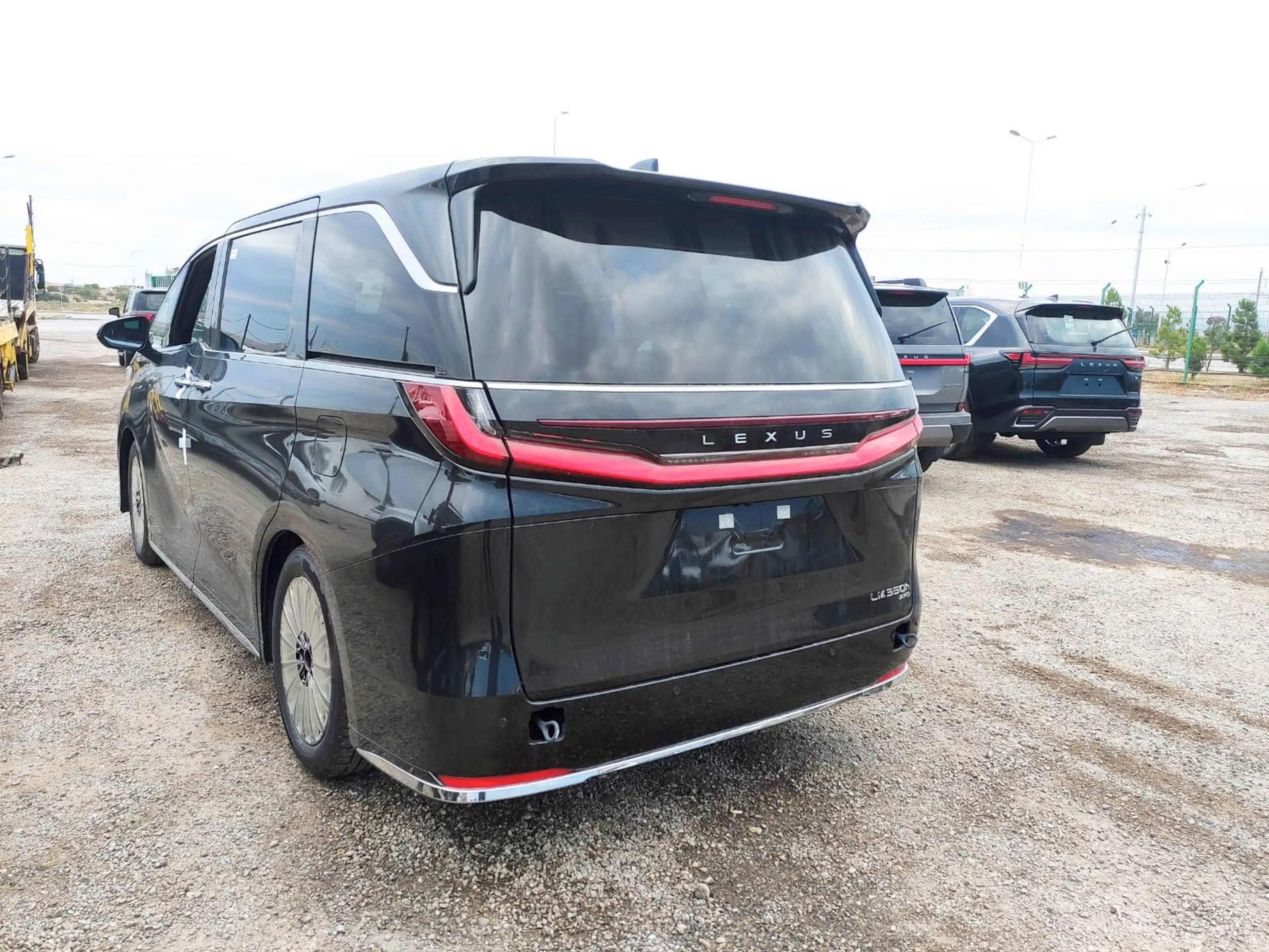 Lexus LM 350h VIP+4SEATS+BEIGE Interior — photo 6