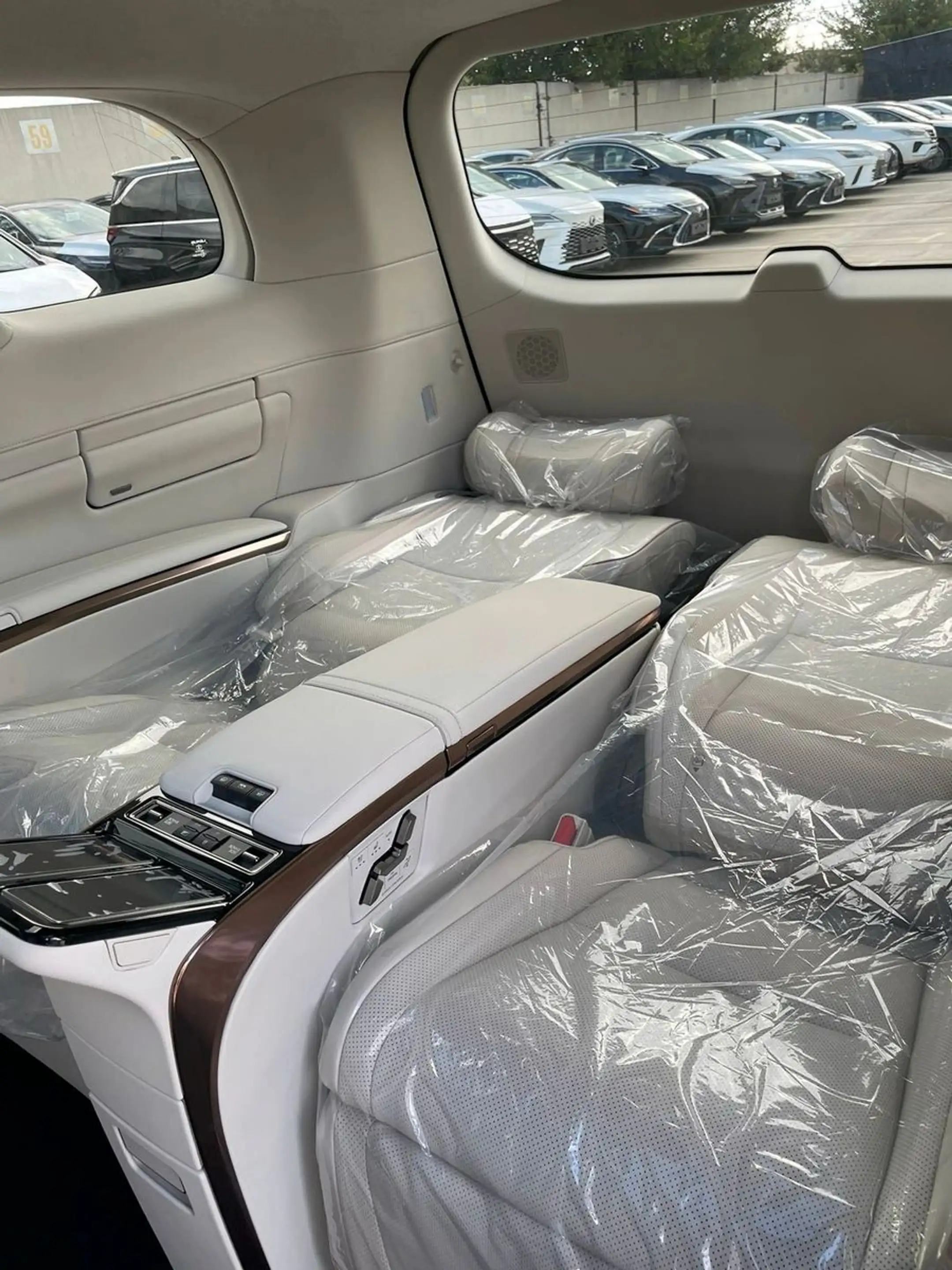 Lexus LM 350h VIP+4SEATS+BEIGE Interior — photo 7