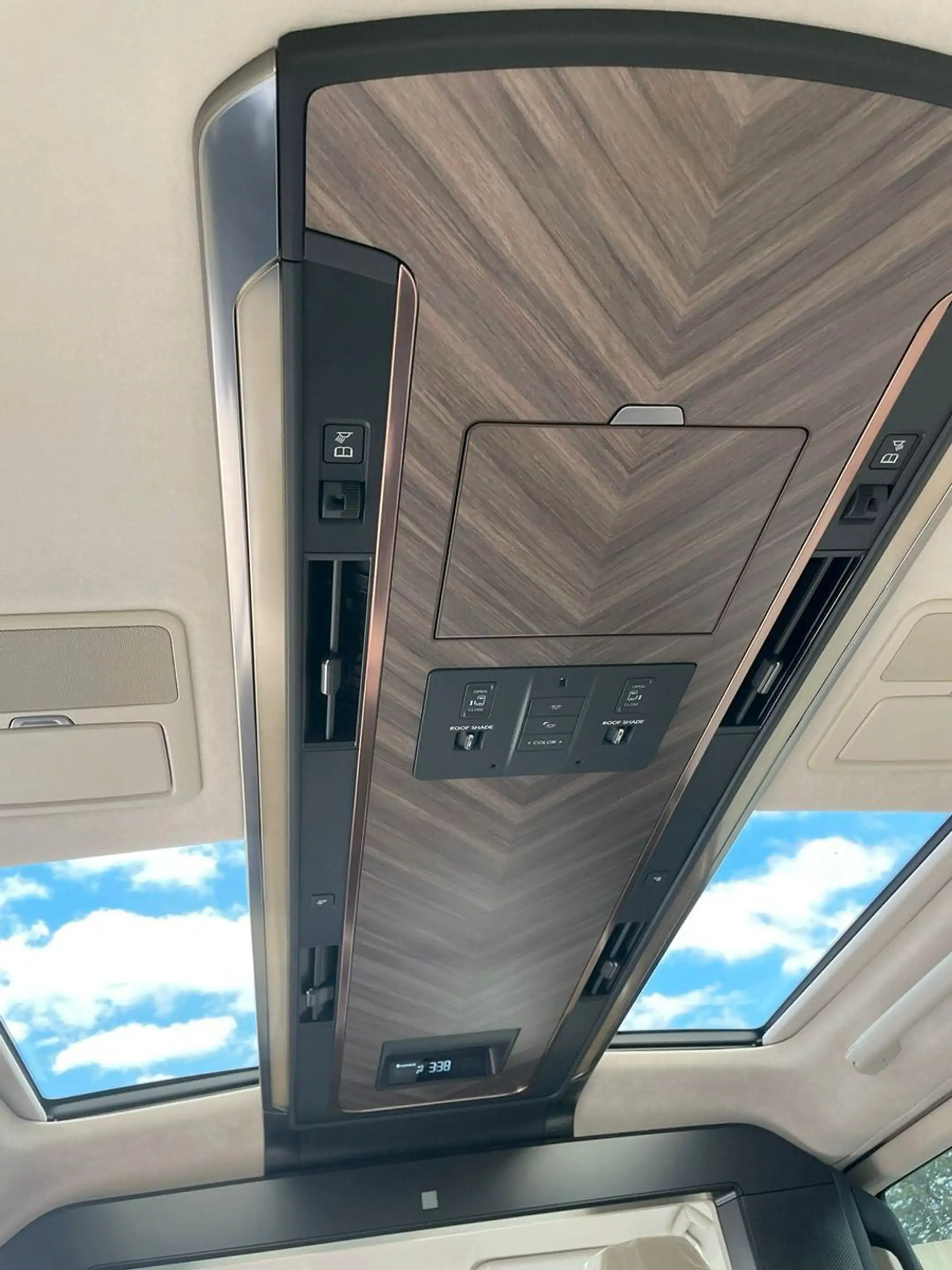 Lexus LM 350h VIP+4SEATS+BEIGE Interior — photo 10