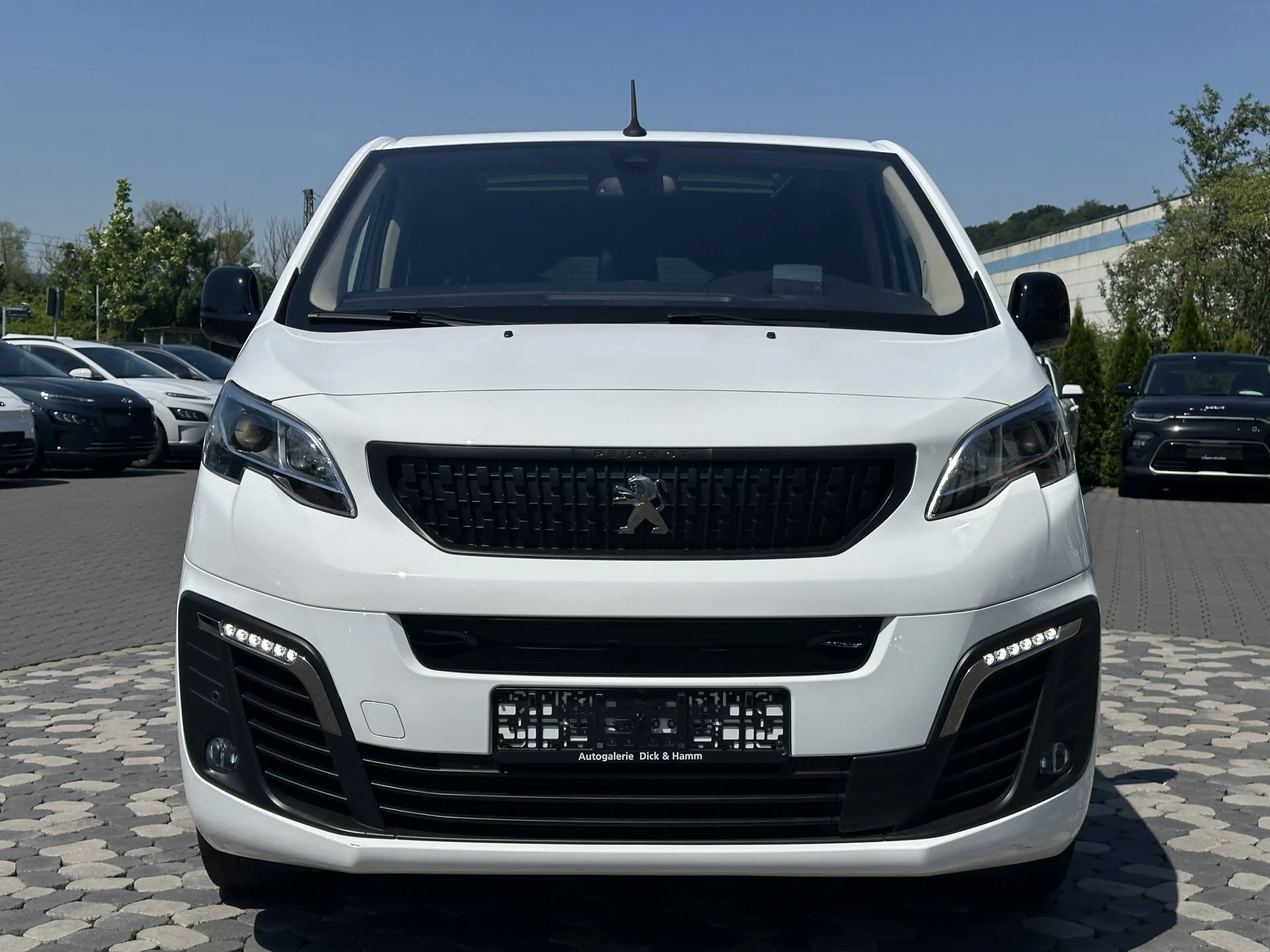 Peugeot Traveller Allure L3 LED HUD PANO CAM 8Sitz 75KWh — photo 3