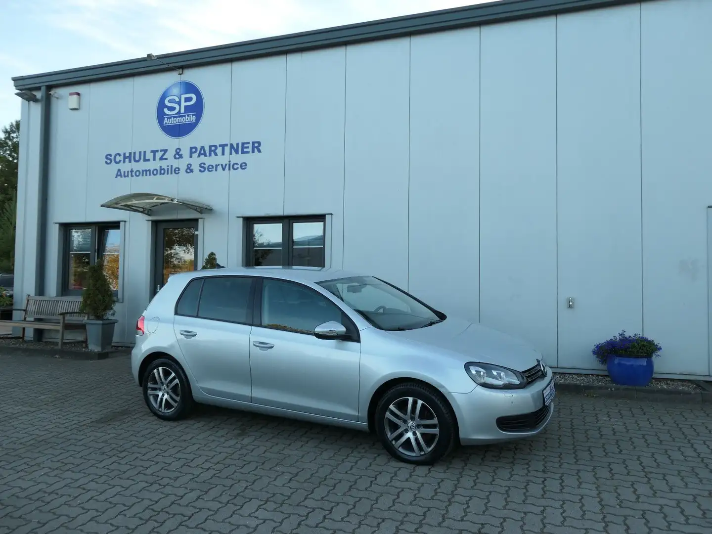 Volkswagen Golf VI Comfortline // VW-Scheckh., PDC, Navi, Argento - 1