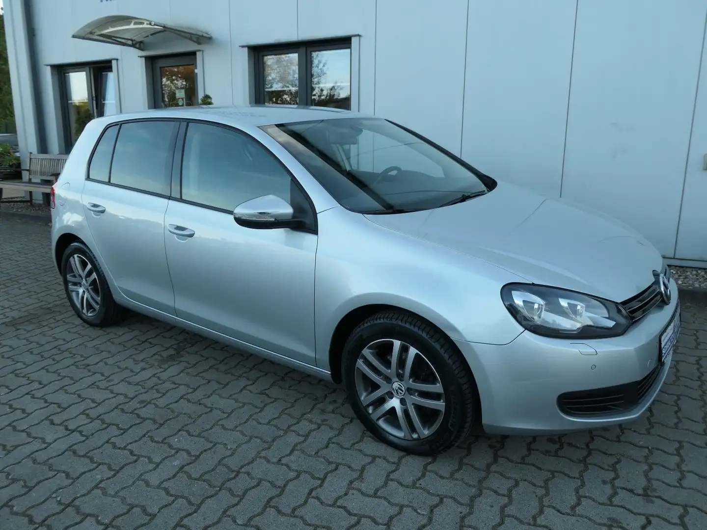 Volkswagen Golf VI Comfortline // VW-Scheckh., PDC, Navi, Argento - 2