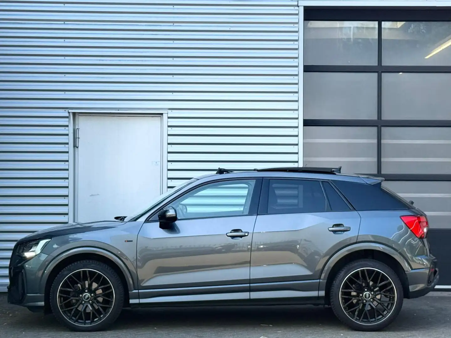 Audi Q2 35 TFSI S-Line|Camera|PANO|ACC|Keyless|PRE SENSE| Grijs - 2