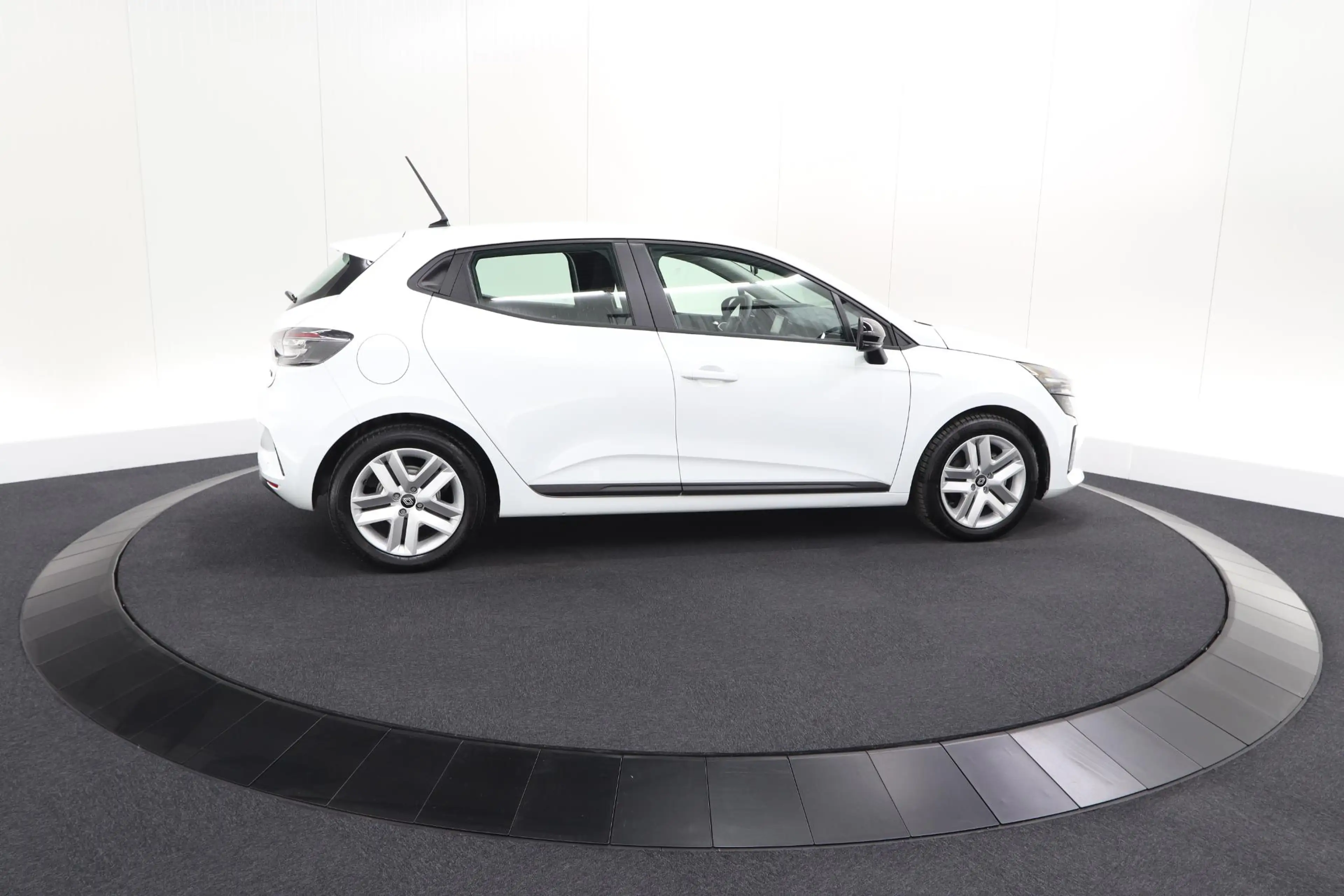Renault Clio 1.6 E-Tech Full Hybrid 145 Evolution | Apple Carpl — photo 8