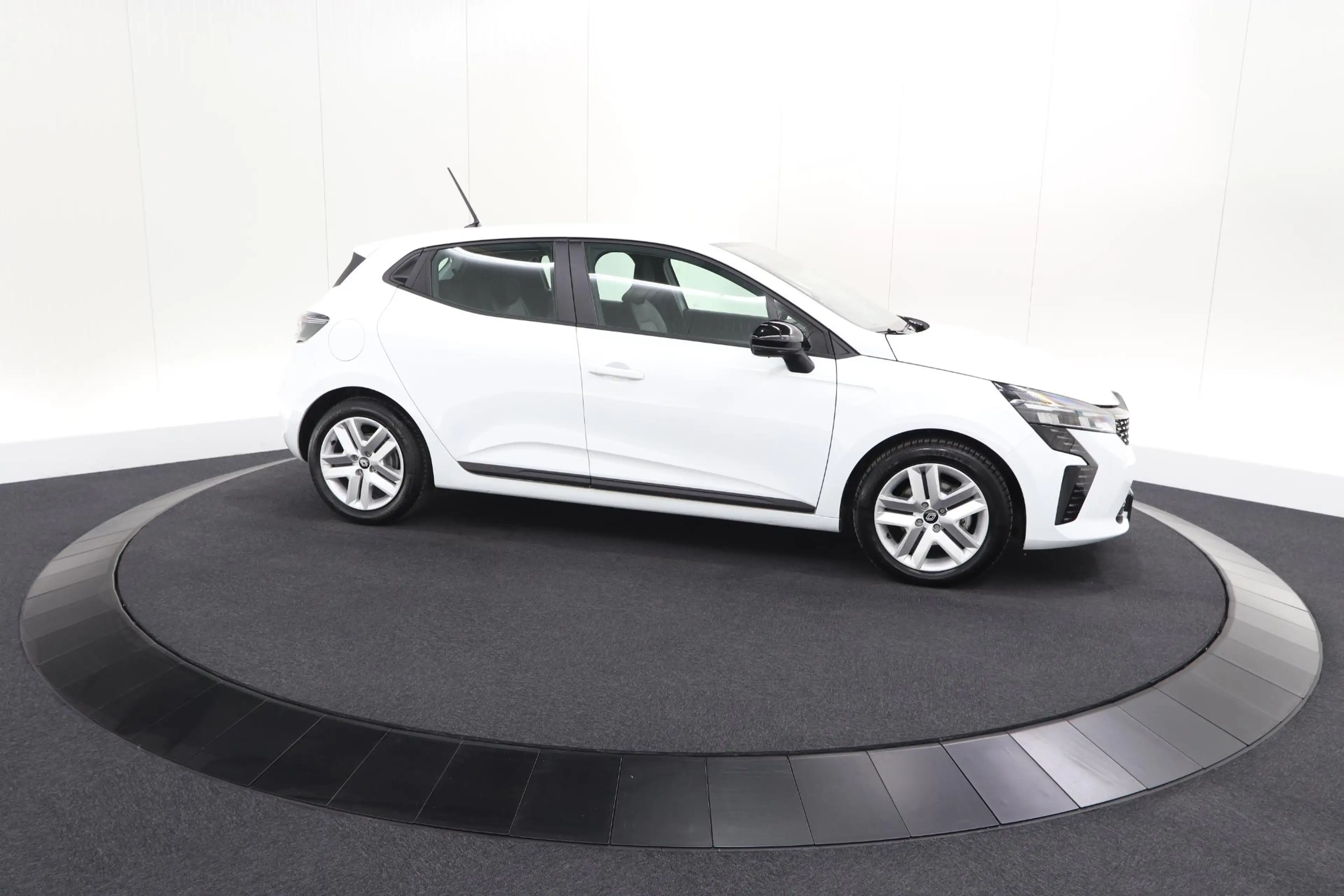 Renault Clio 1.6 E-Tech Full Hybrid 145 Evolution | Apple Carpl — photo 7