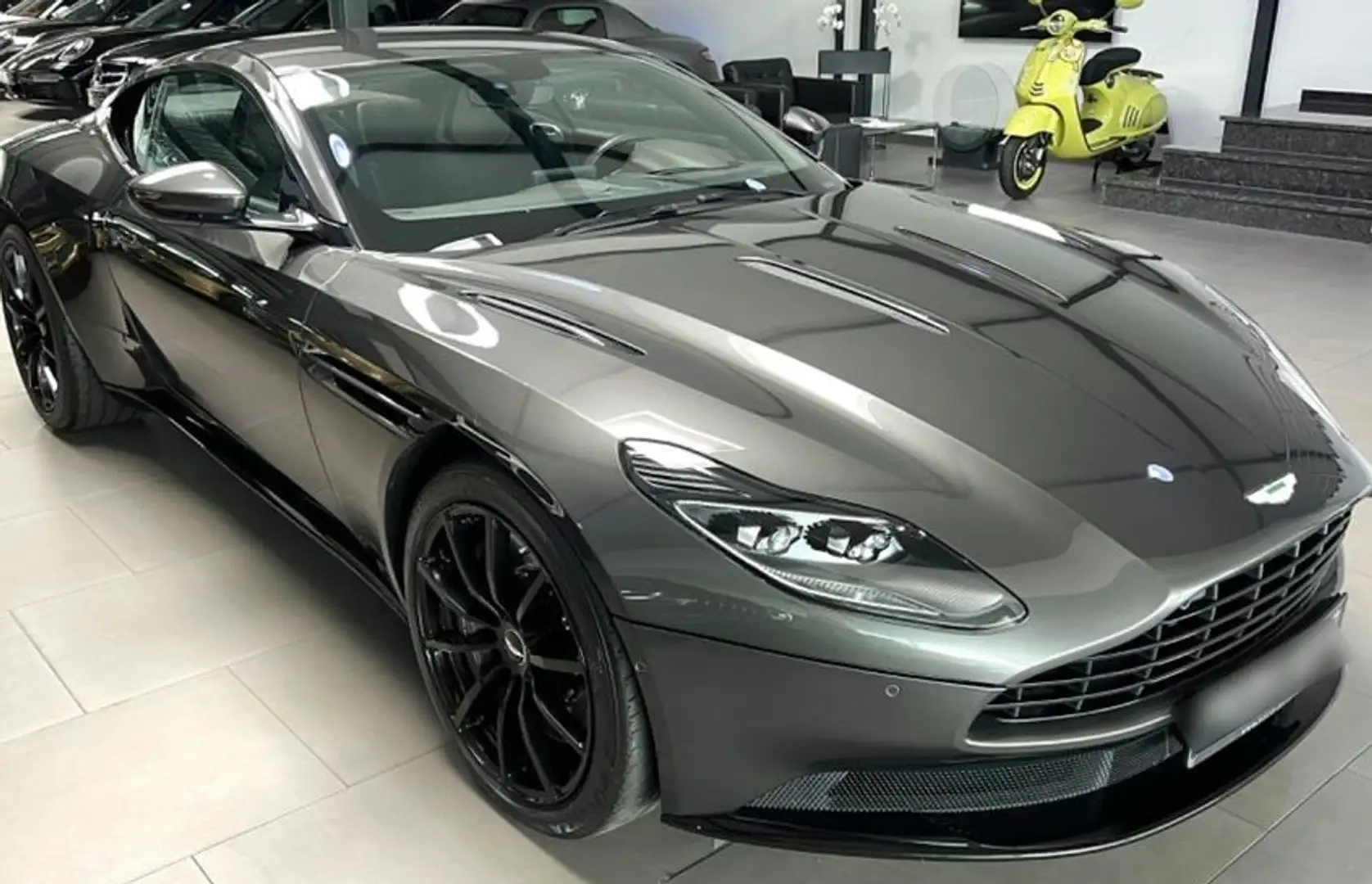 Aston Martin DB11 5.2 608 Gris - 2