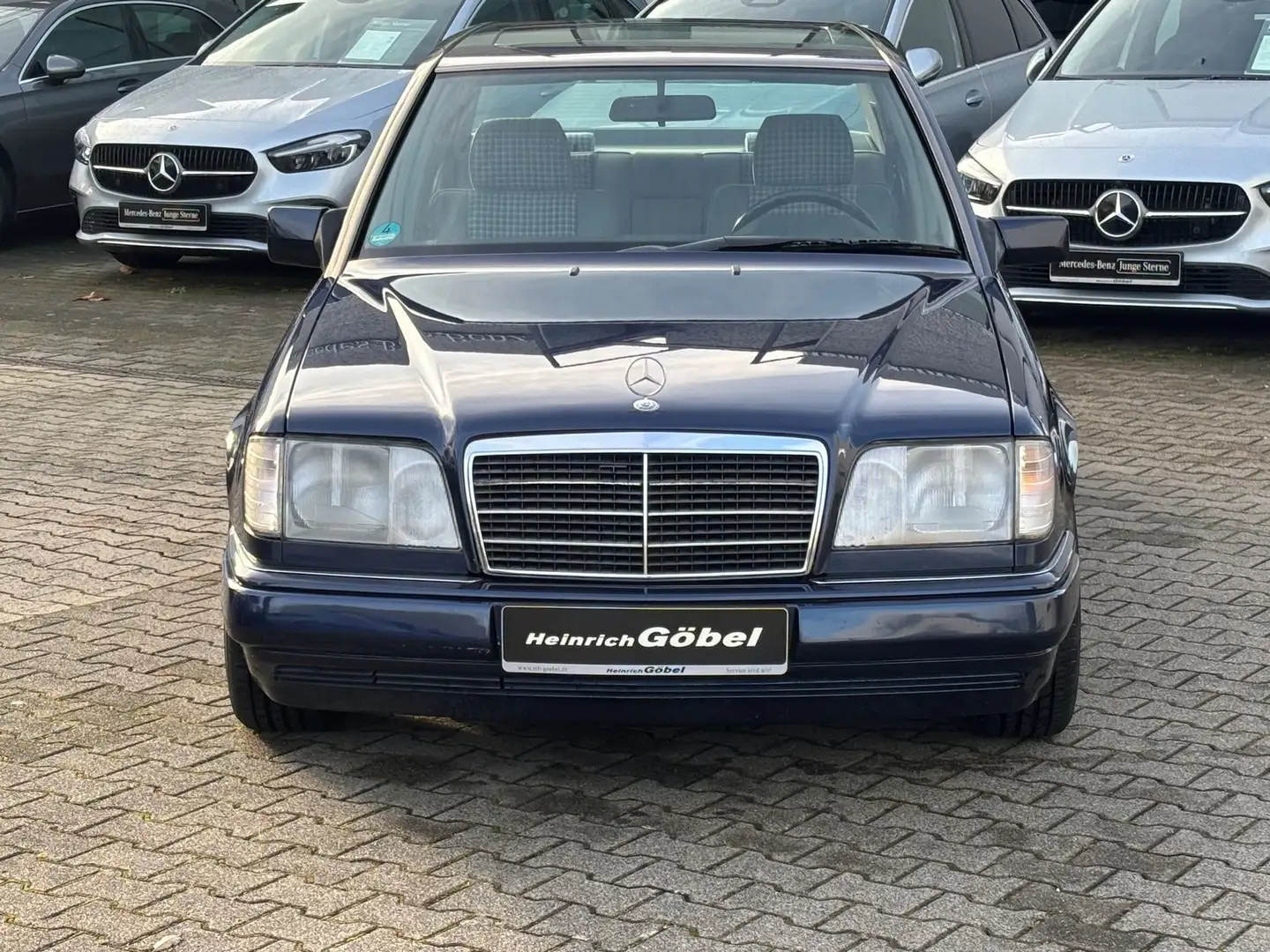 Mercedes-Benz E 220 SCHIEBEDACH*KLIMA*SITZHEIZUNG*AUTOMATIK Blau - 2